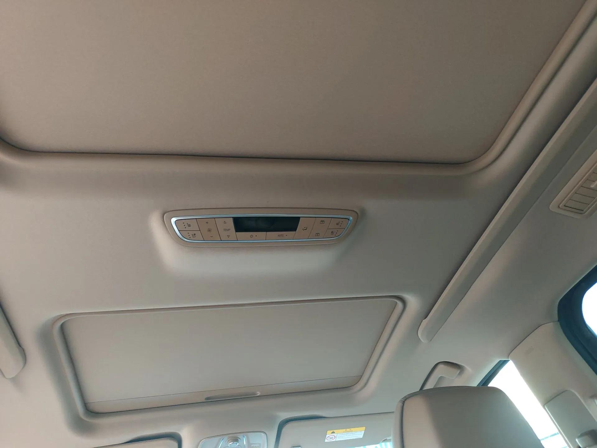 Buick GL8 2021 ES Landtrek 653T Luxury Model — миниатюра 21