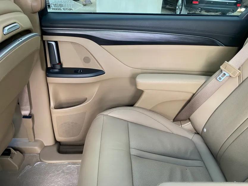 Buick GL8 2020 ES Land Cruiser 653T Luxury Model — миниатюра 25