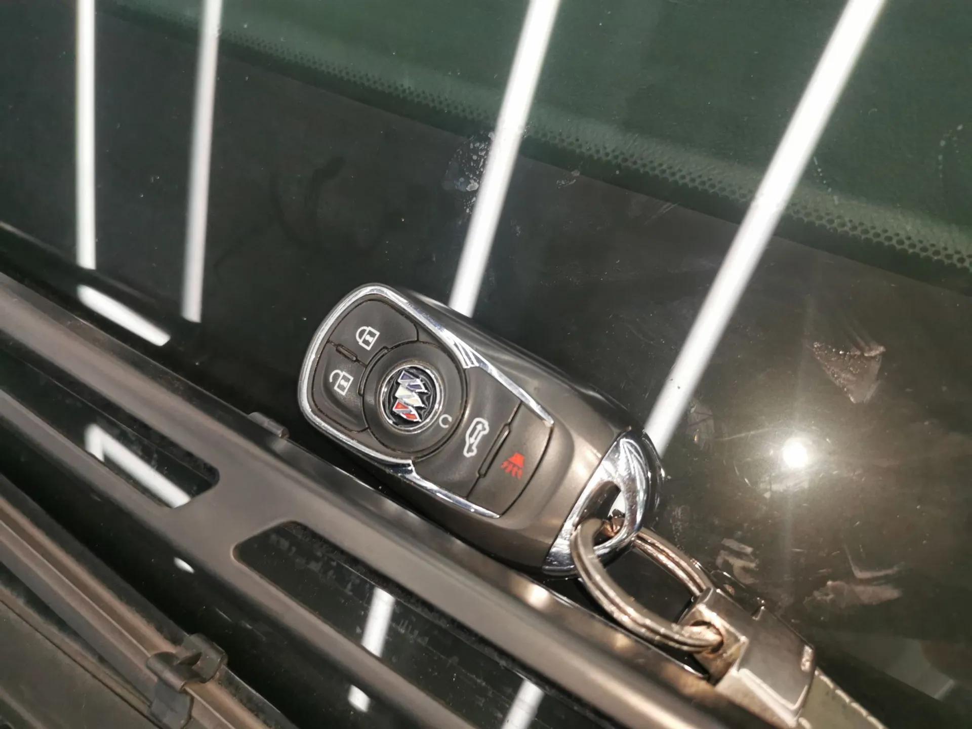 Buick GL8 2023 ES Lu Zun Comfort Model — миниатюра 22