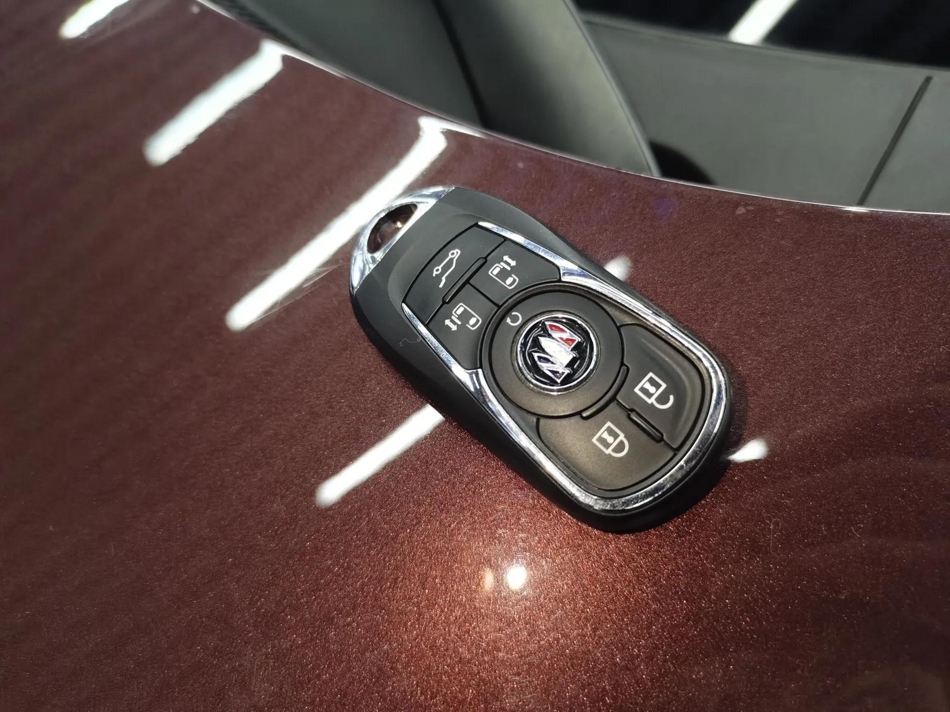 Buick GL8 2022 ES Landtrek 653T Flagship Model — миниатюра 12
