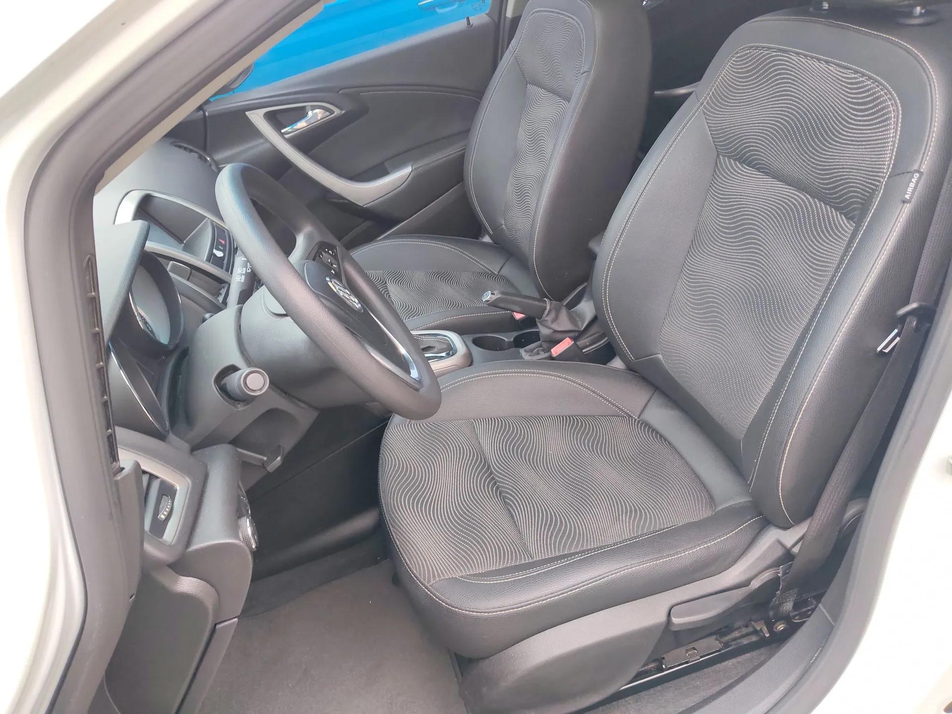 Buick GT 2014 XT 1.6L Automatic Fashion Edition — миниатюра 17