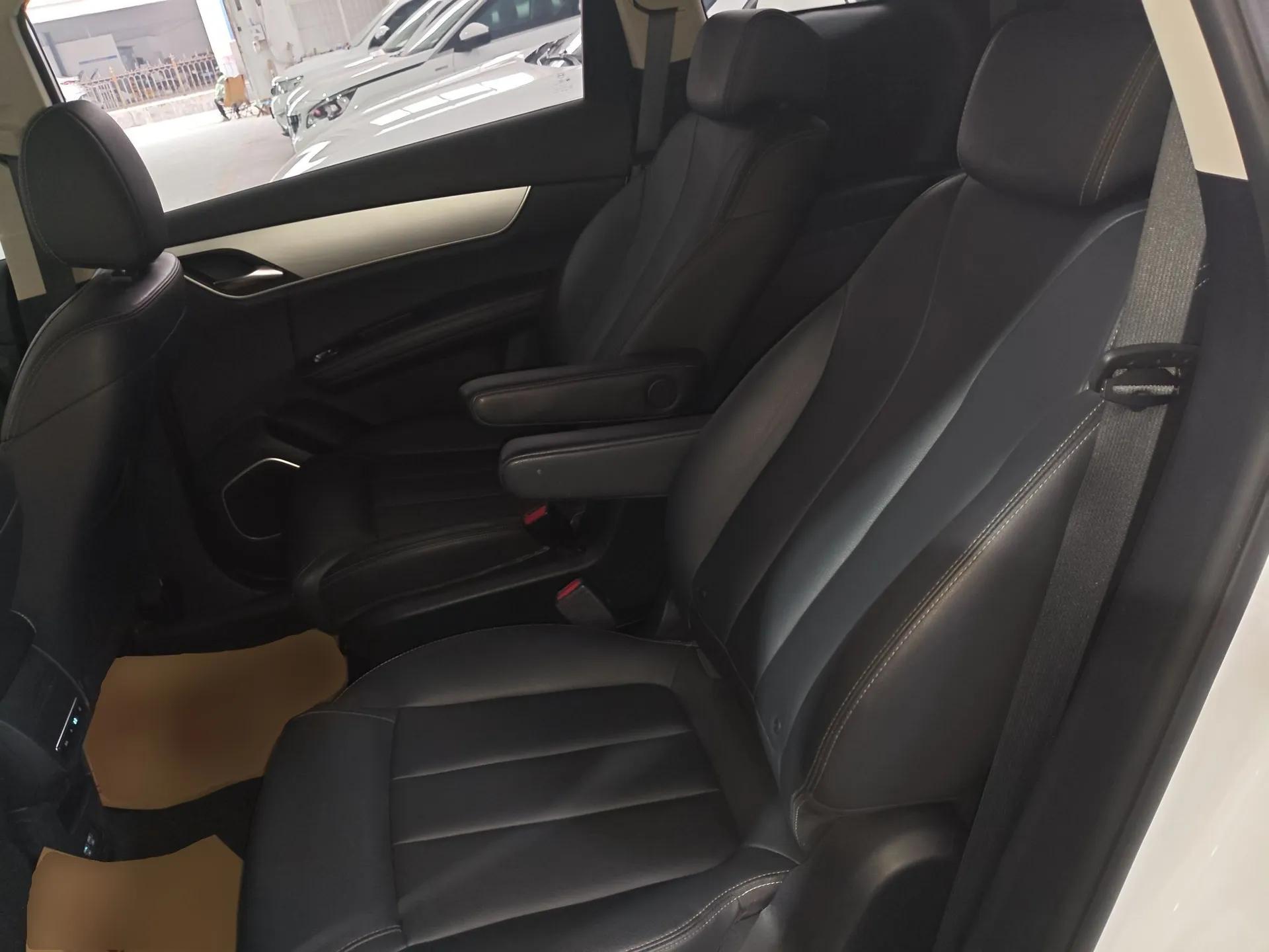 BYD Song MAX 2021 Upgraded Model 1.5T Automatic Prestige 6-Seater — миниатюра 20