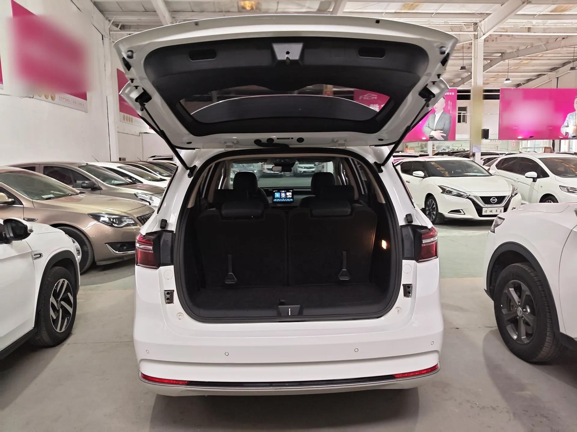 BYD Song MAX 2021 Upgraded Model 1.5T Automatic Prestige 6-Seater — миниатюра 22