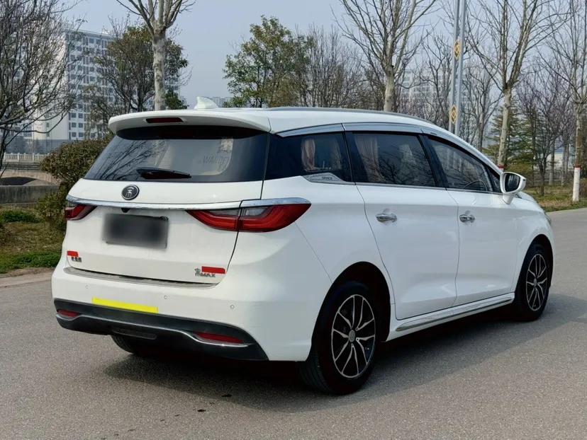 BYD Song MAX 2018 1.5T Automatic Smart Connect Elite Model with 6 Seats — миниатюра 3