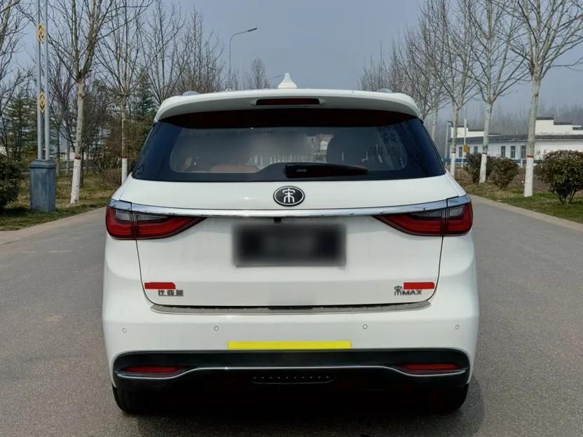 BYD Song MAX 2018 1.5T Automatic Smart Connect Elite Model with 6 Seats — миниатюра 4