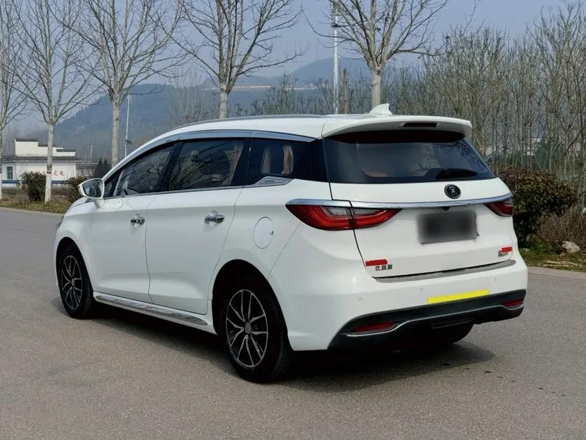 BYD Song MAX 2018 1.5T Automatic Smart Connect Elite Model with 6 Seats — миниатюра 7