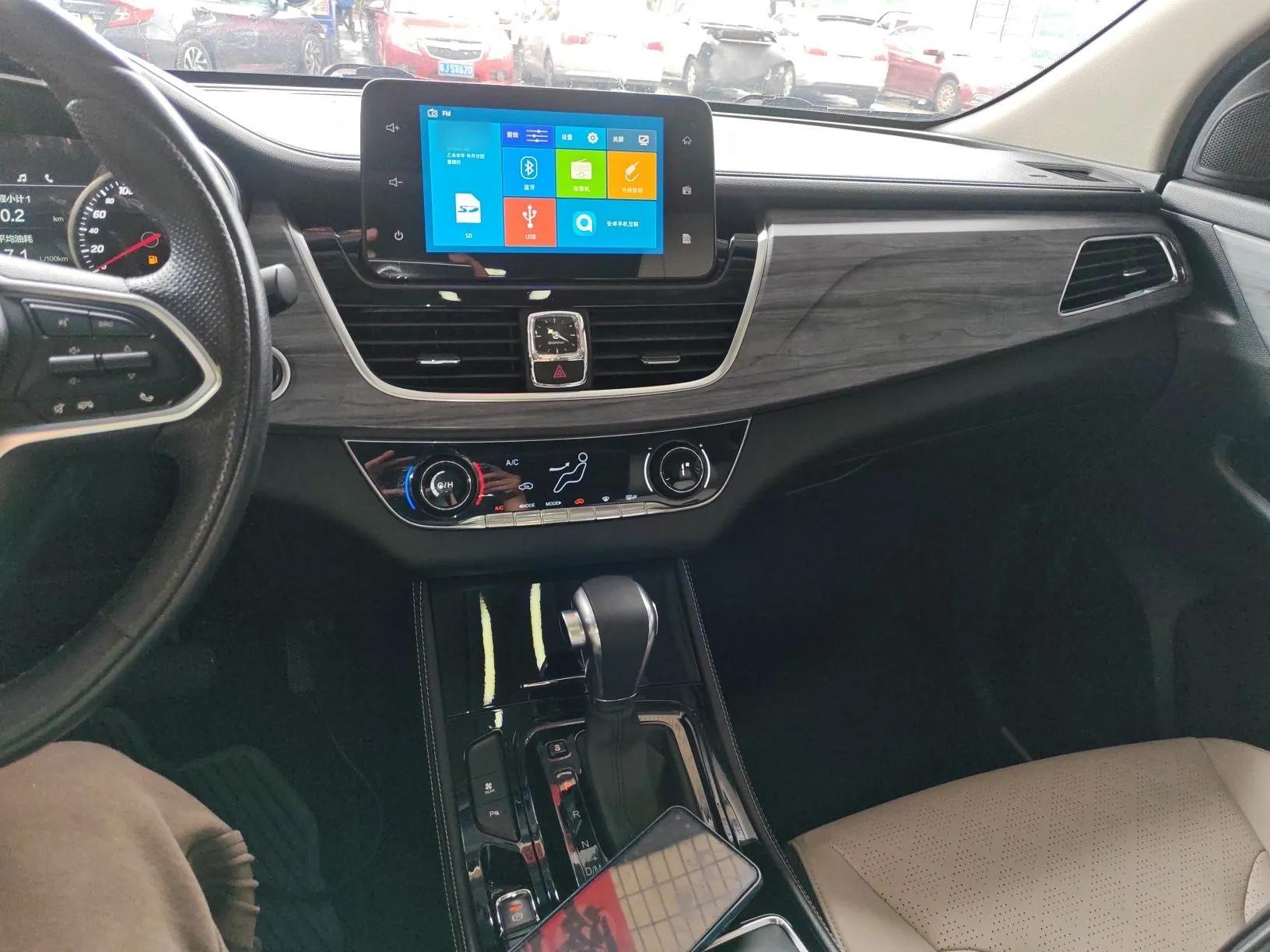 Baojun 730 2017 1.5T DCT Fashion Edition 7-Seater China V Emission Standard — миниатюра 13