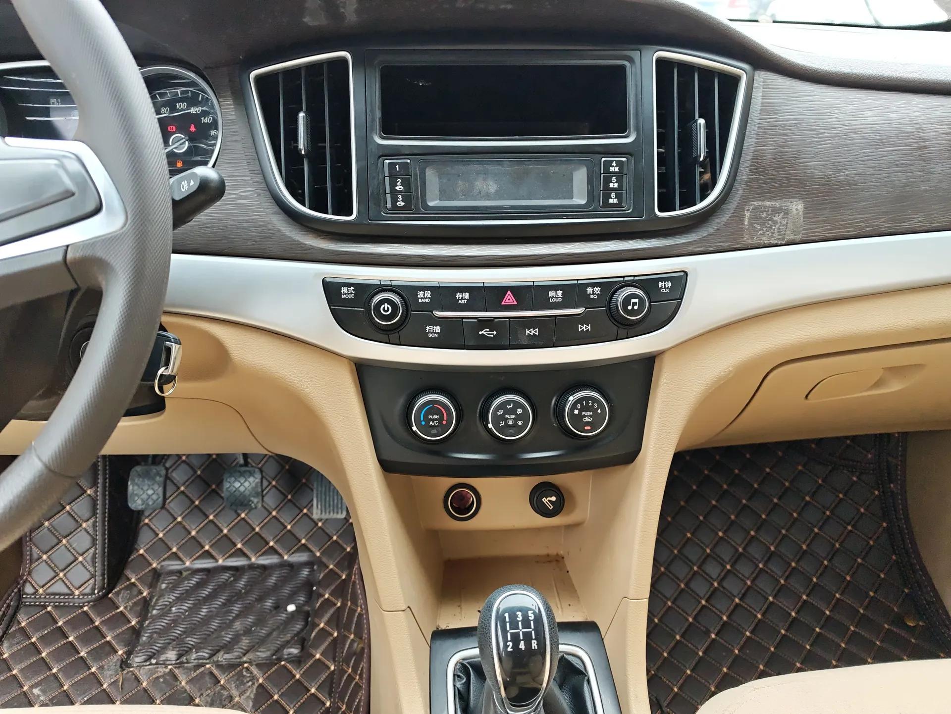 Baojun 730 2016 Revised 1.5L Manual Standard Version 7 Seats China V Emission Standard — миниатюра 16