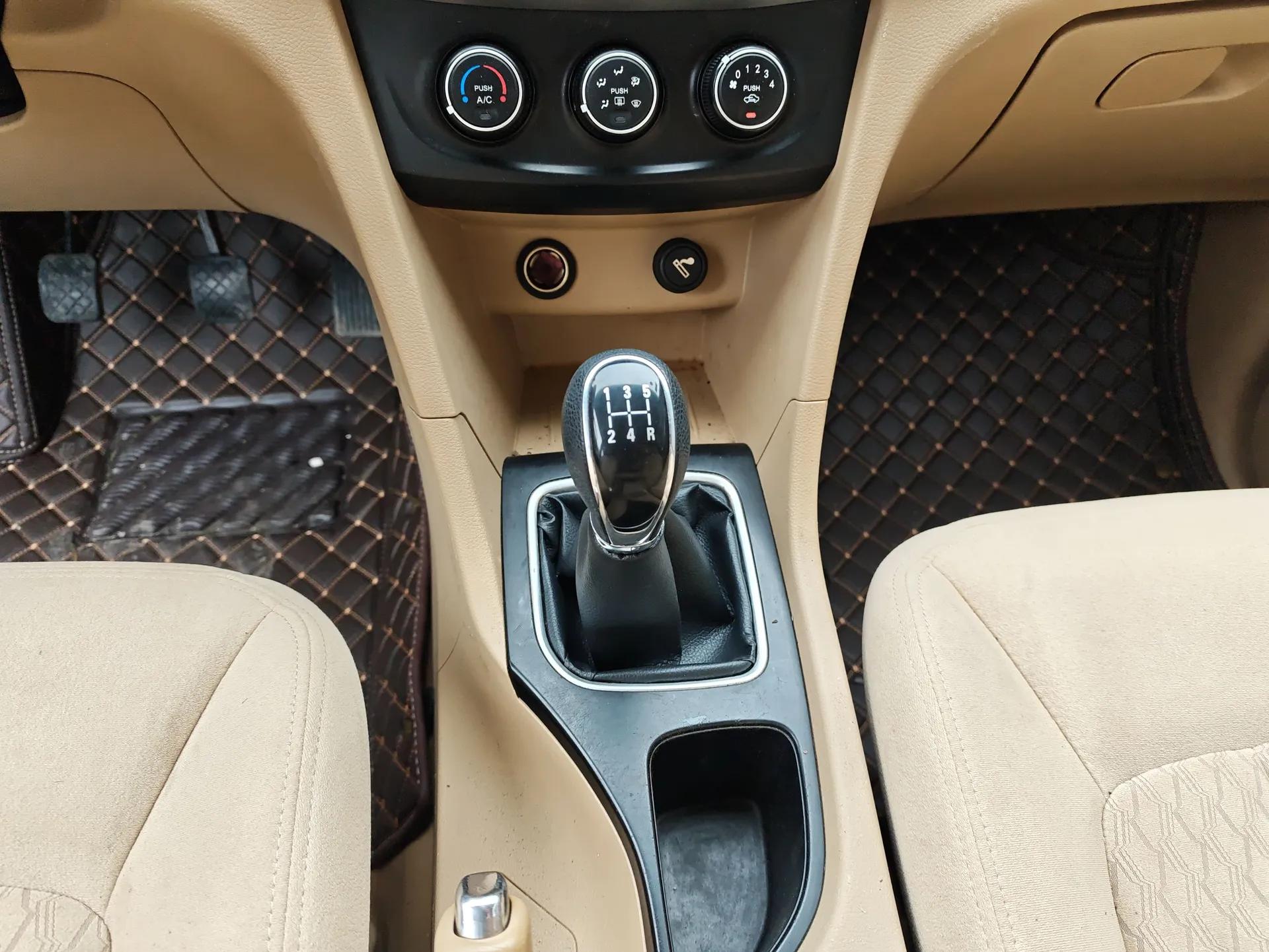 Baojun 730 2016 Revised 1.5L Manual Standard Version 7 Seats China V Emission Standard — миниатюра 17