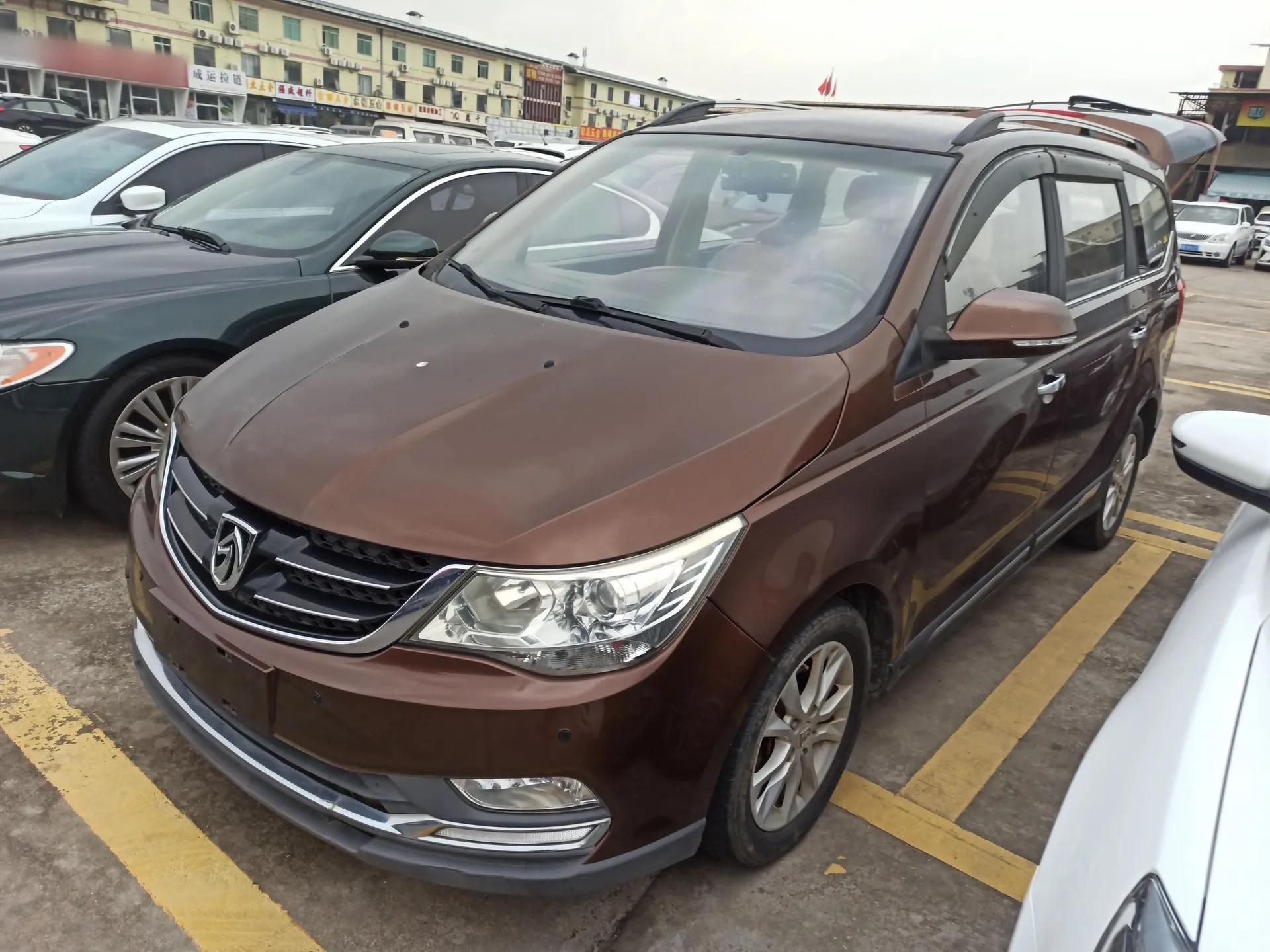 Baojun 730 2016 1.5T Manual Comfort Version 7 Seats — миниатюра 1