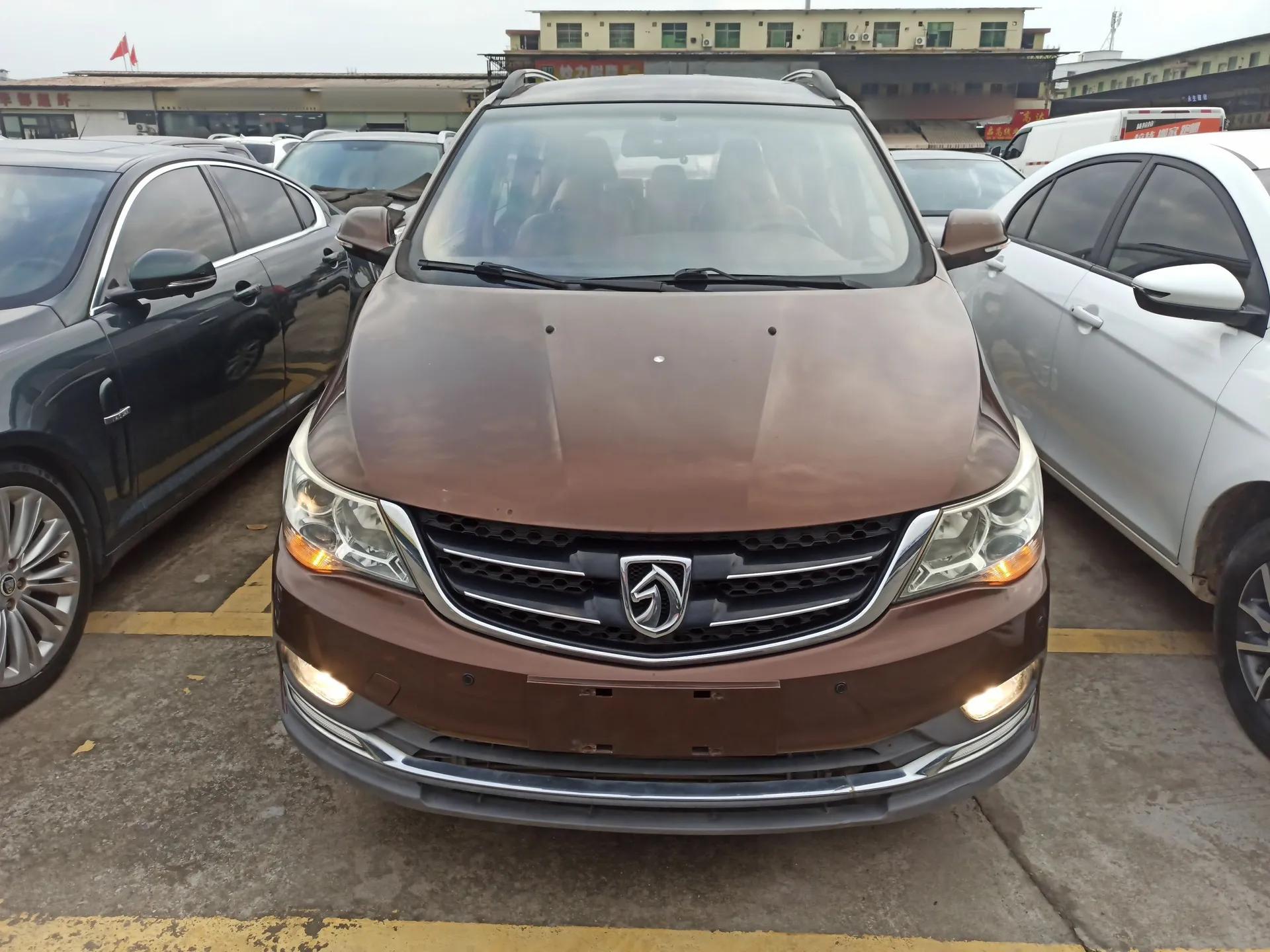 Baojun 730 2016 1.5T Manual Comfort Version 7 Seats — миниатюра 2