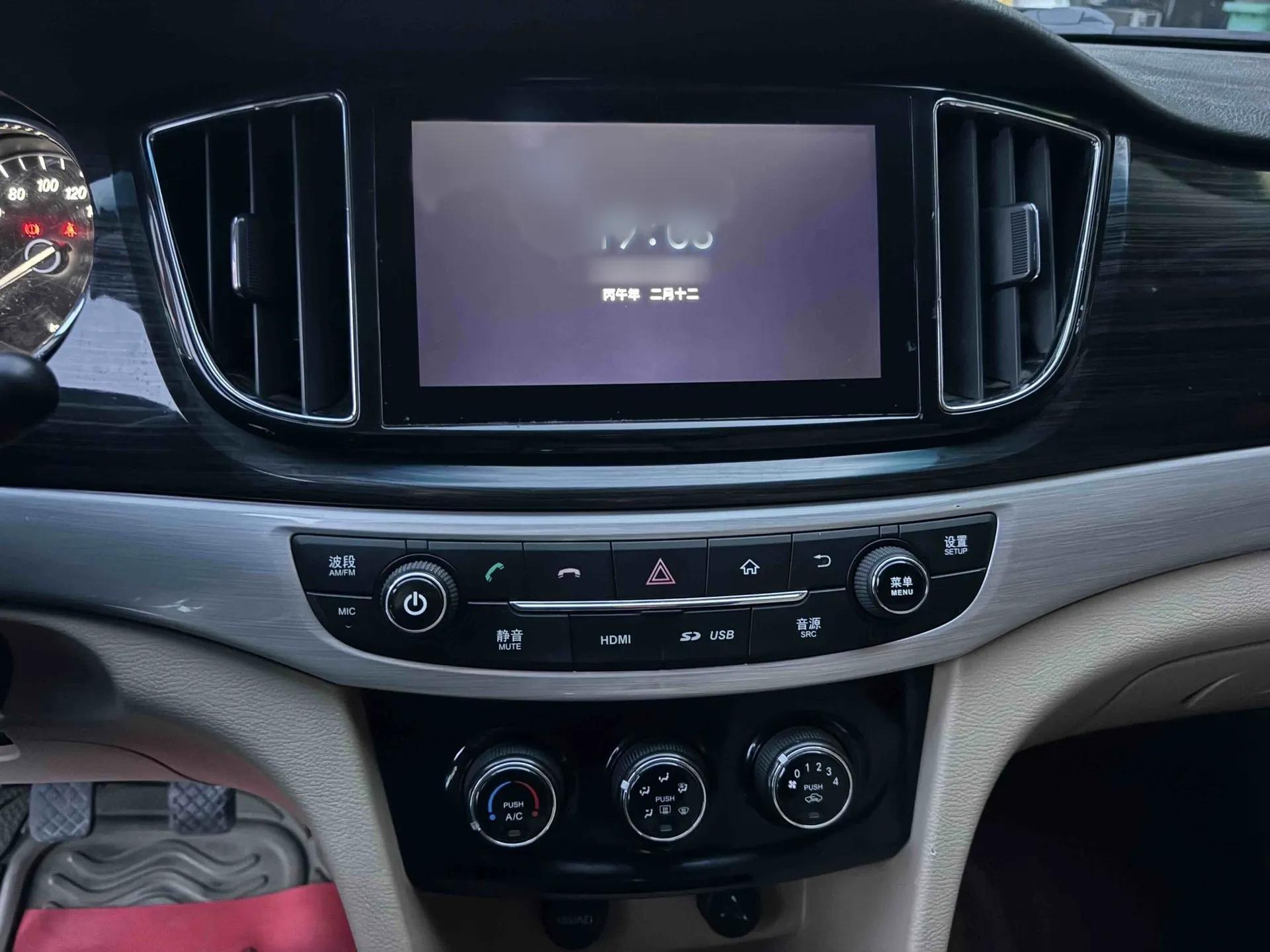 Baojun 730 2016 1.5L Manual Comfort Version 7 Seats China V Emission Standard — миниатюра 17