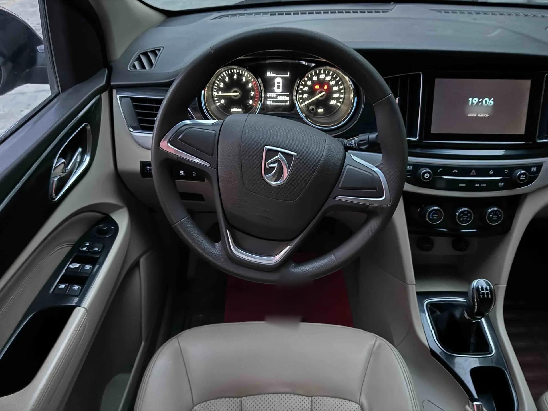 Baojun 730 2016 1.5L Manual Comfort Version 7 Seats China V Emission Standard — миниатюра 9