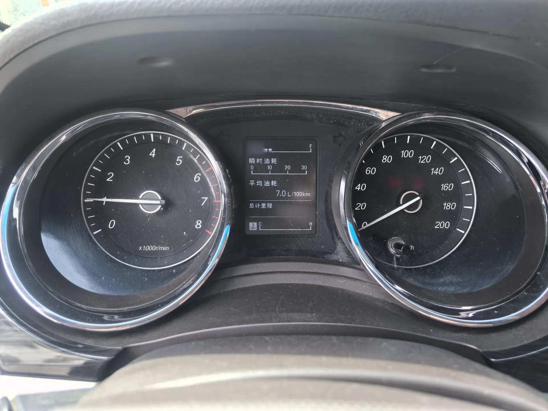 Baojun 730 2016 1.5L Manual Comfort Version 7 Seats China V Emission Standard — миниатюра 10