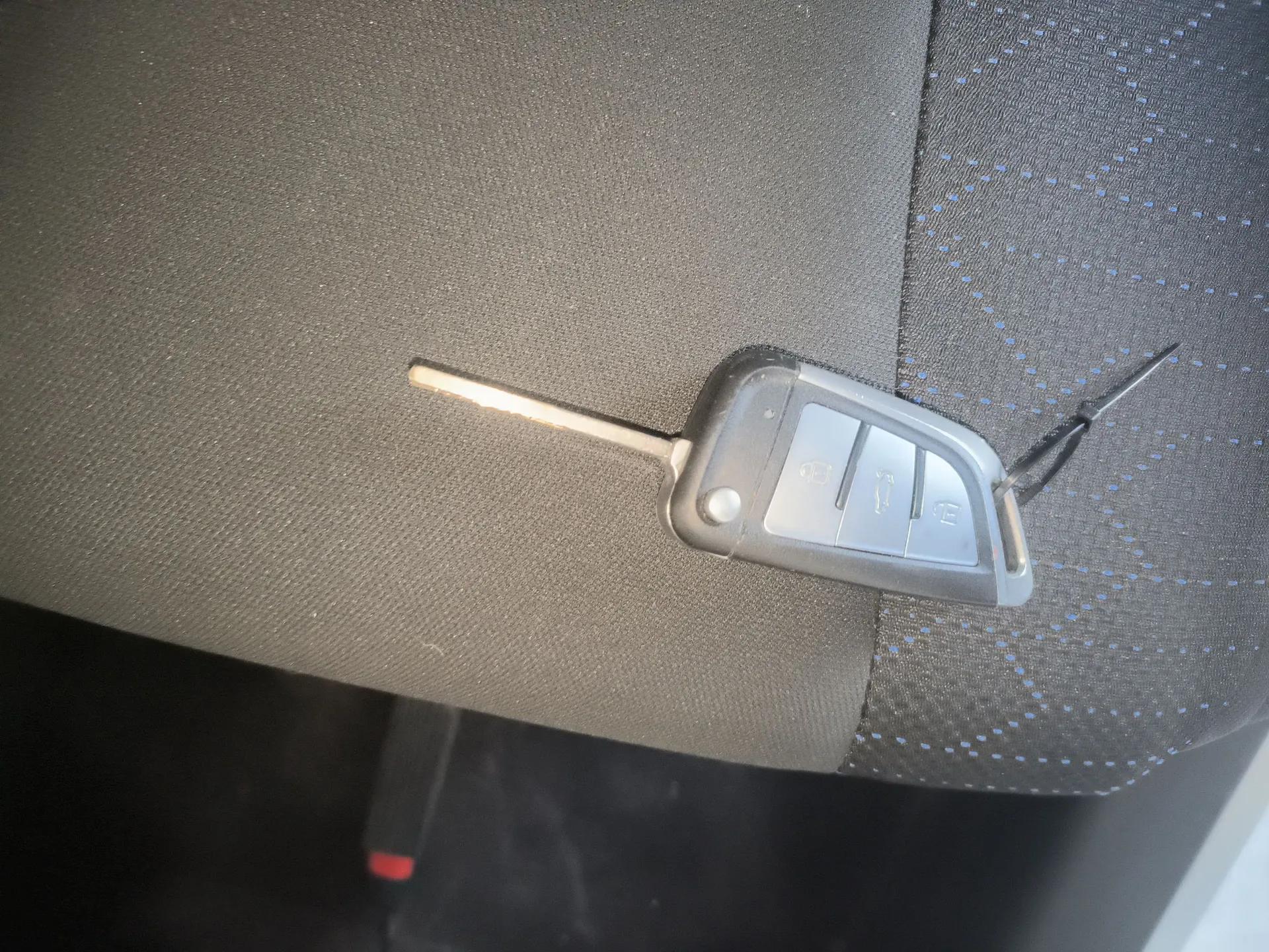 Baojun 310 2016 1.2L manual Comfort trim level — миниатюра 12