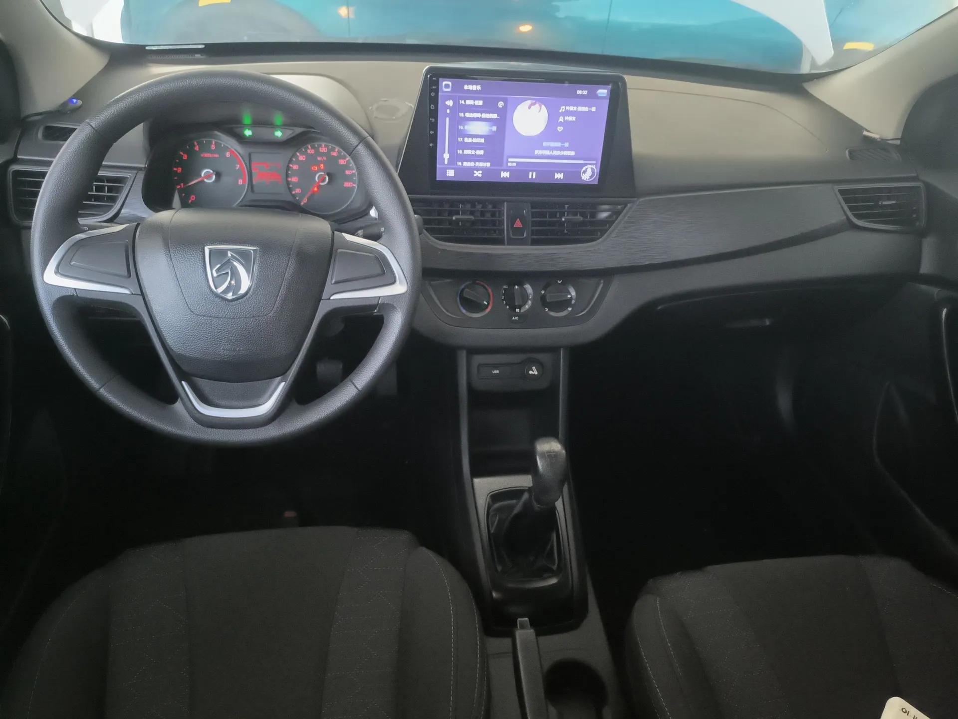 Baojun 310 2016 1.2L manual Comfort trim level — миниатюра 13