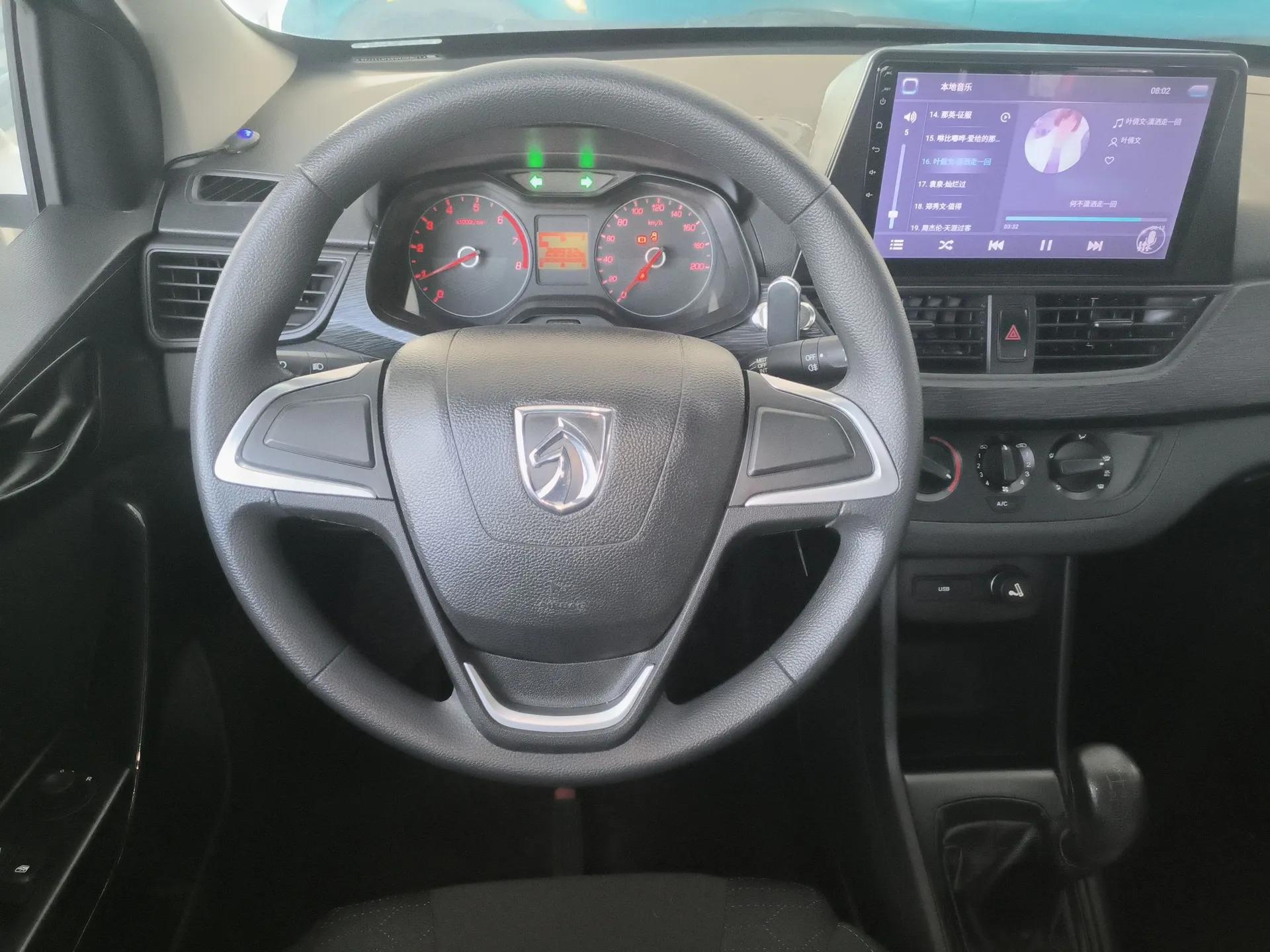 Baojun 310 2016 1.2L manual Comfort trim level — миниатюра 14