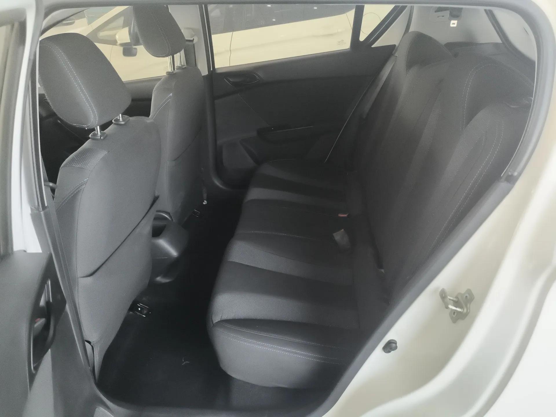 Baojun 310 2016 1.2L manual Comfort trim level — миниатюра 20
