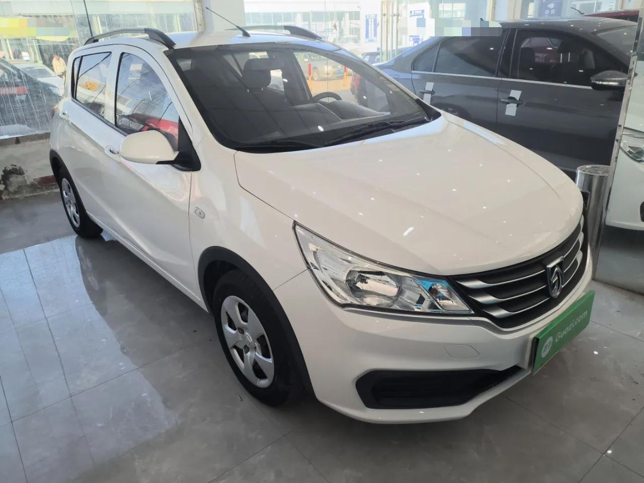 Baojun 310 2016 1.2L manual Comfort trim level — миниатюра 3