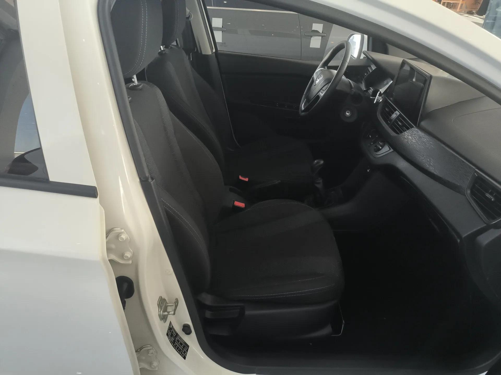 Baojun 310 2016 1.2L manual Comfort trim level — миниатюра 23