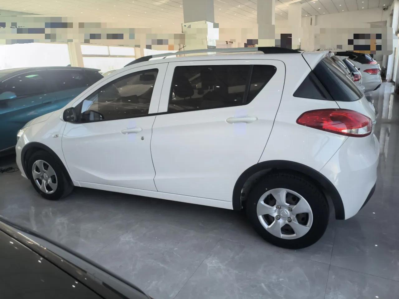 Baojun 310 2016 1.2L manual Comfort trim level — миниатюра 4