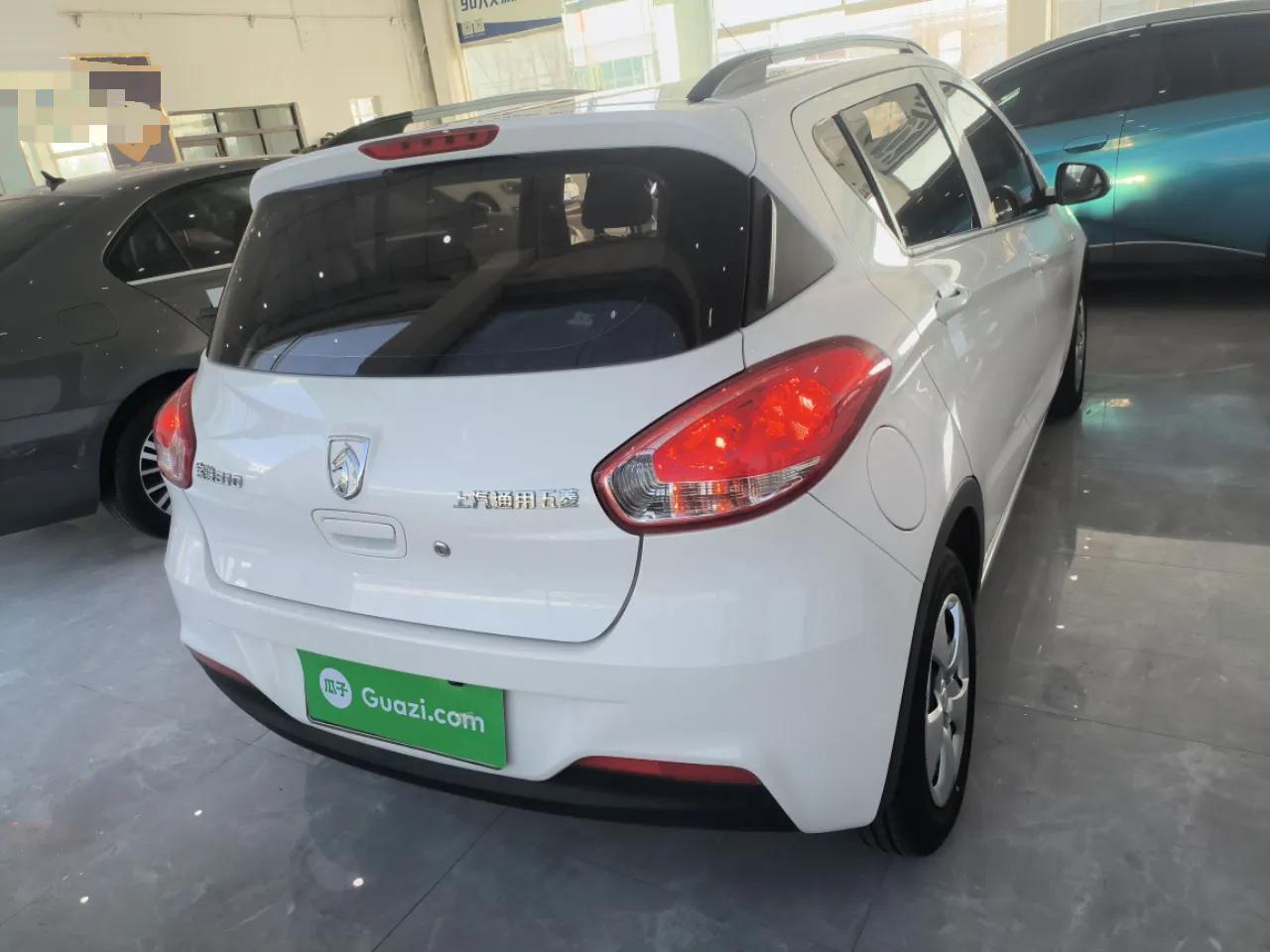 Baojun 310 2016 1.2L manual Comfort trim level — миниатюра 5