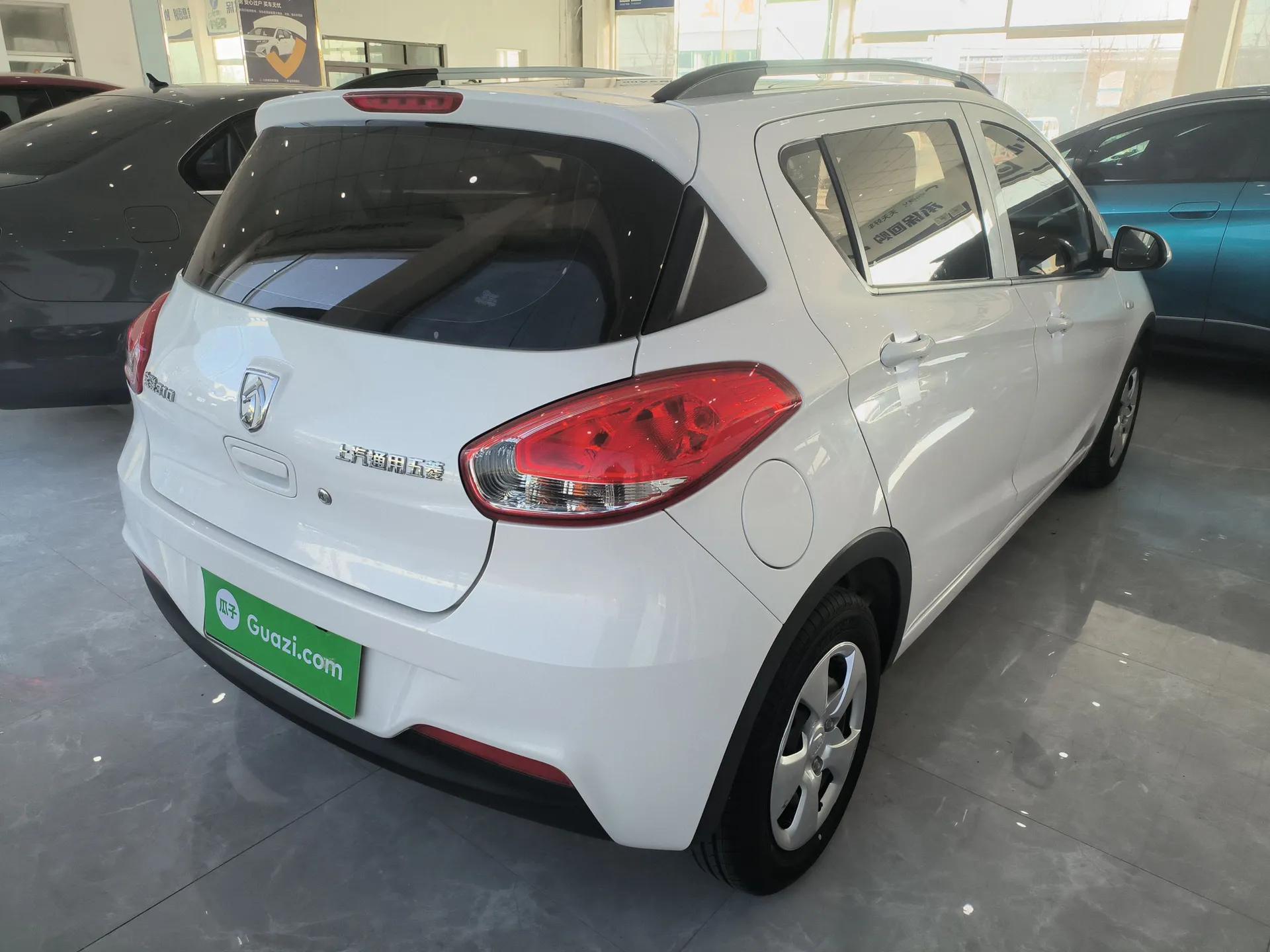 Baojun 310 2016 1.2L manual Comfort trim level — миниатюра 6