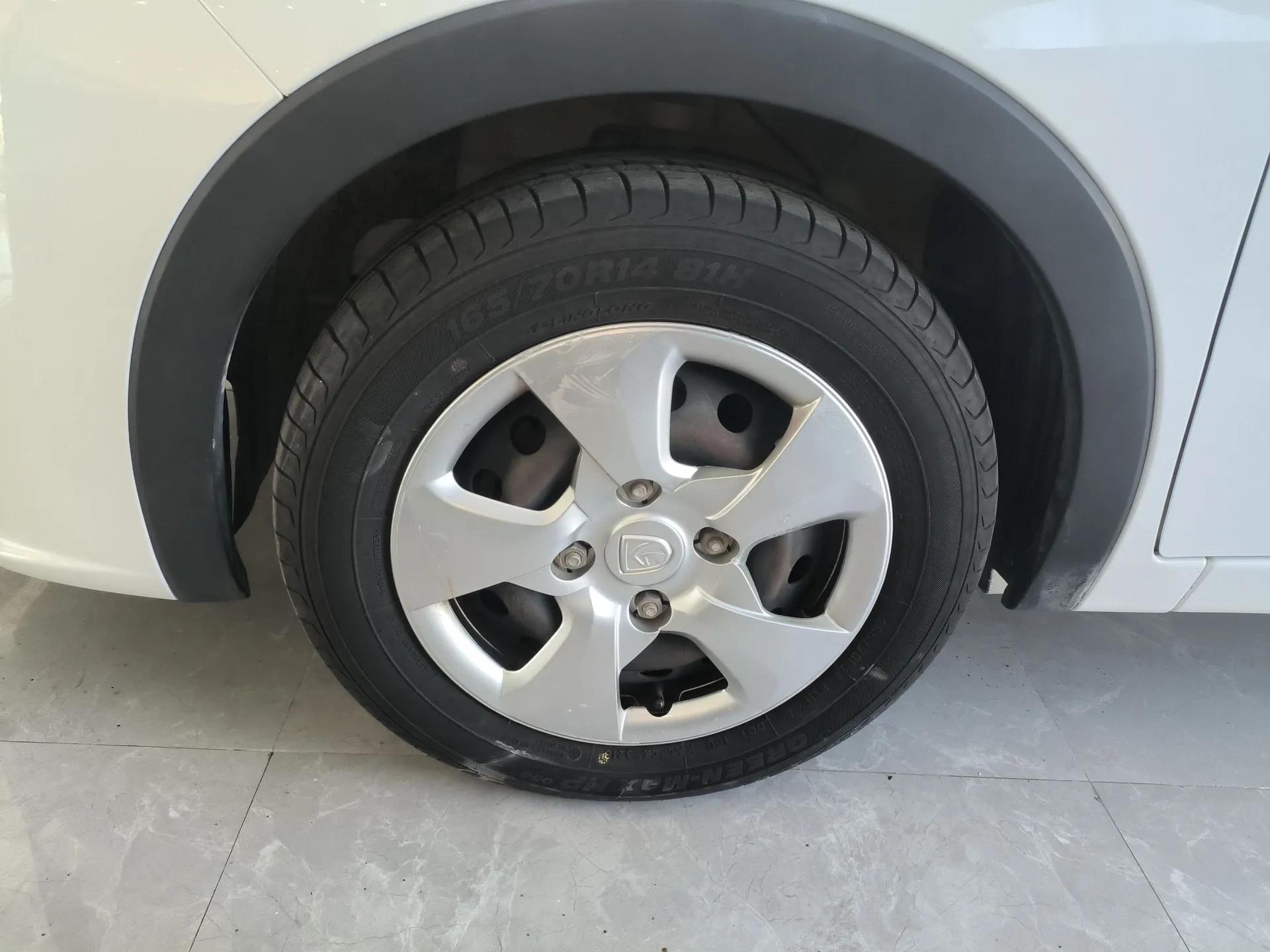 Baojun 310 2016 1.2L manual Comfort trim level — миниатюра 8