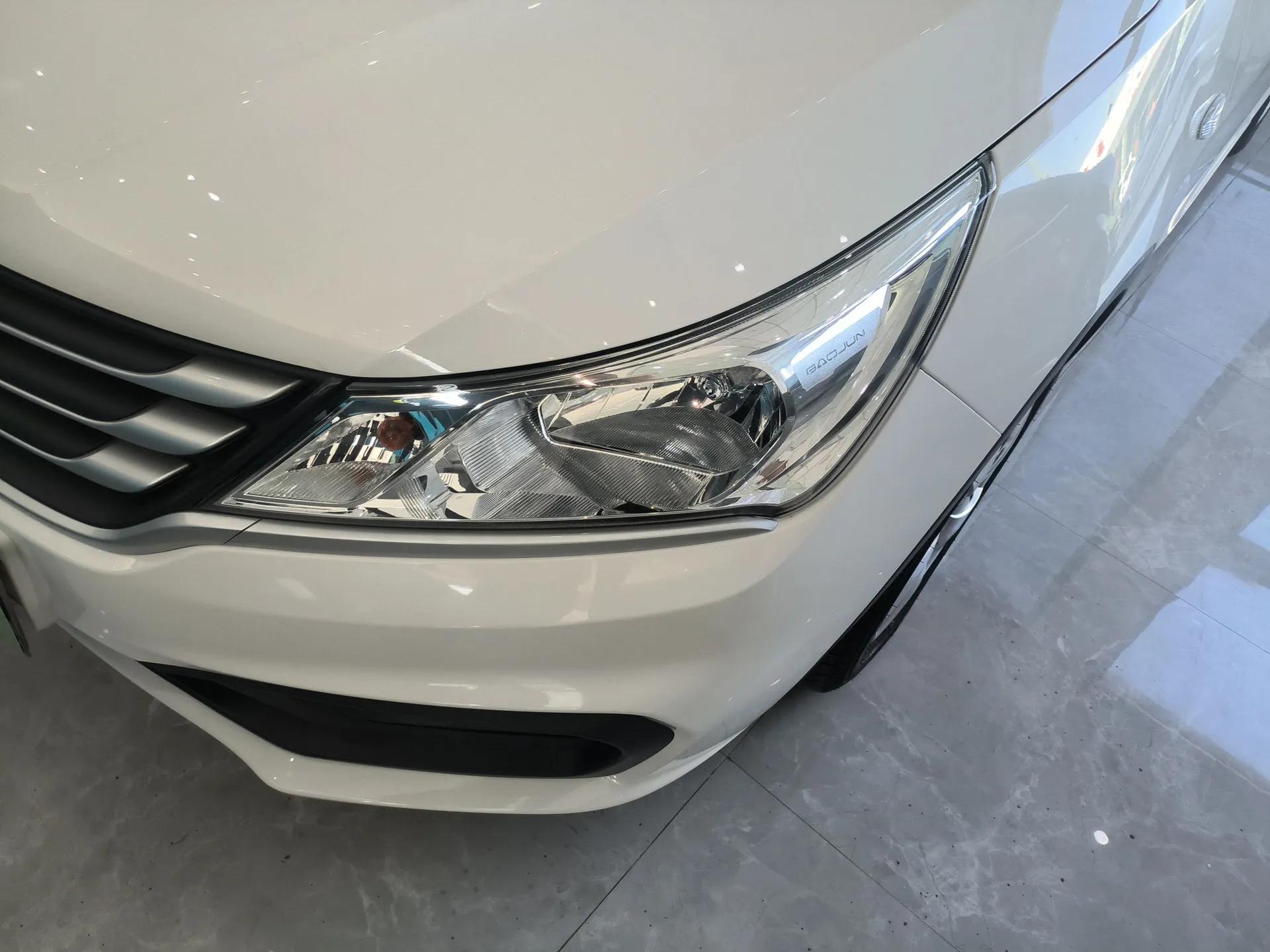 Baojun 310 2016 1.2L manual Comfort trim level — миниатюра 9