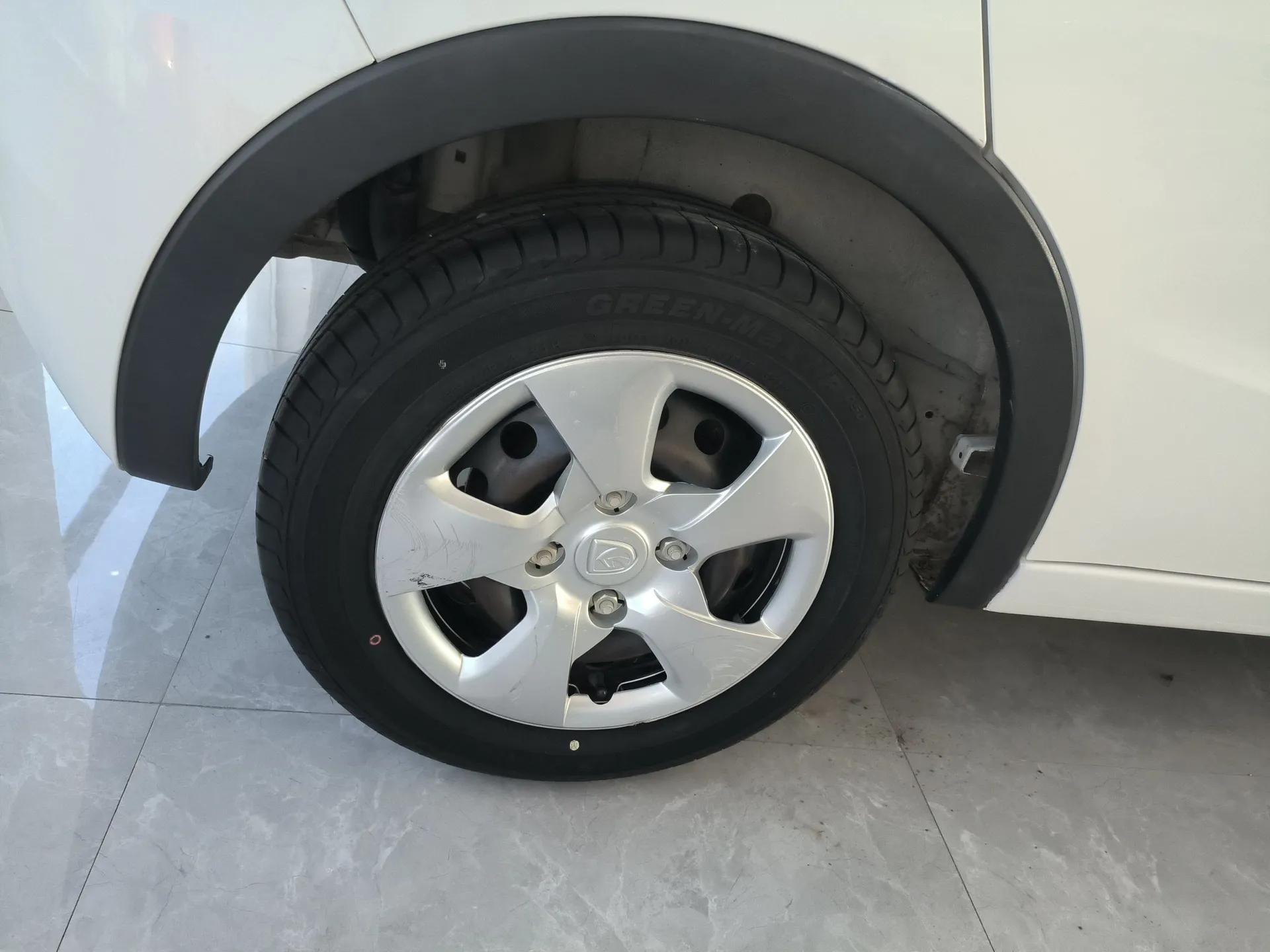 Baojun 310 2016 1.2L manual Comfort trim level — миниатюра 10