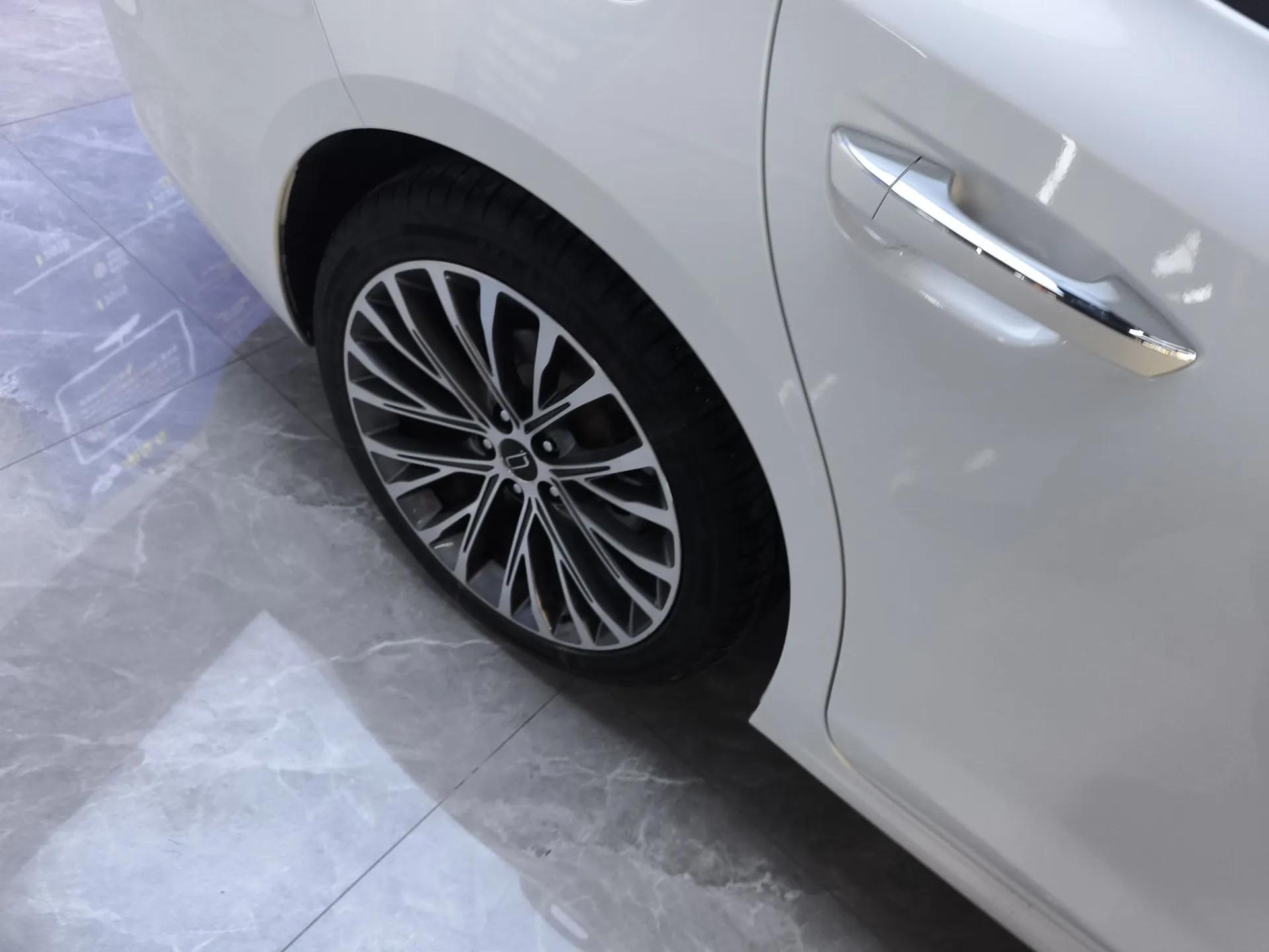 Bestune B70 2024 Dragon Edition 1.5T Leading Model — миниатюра 10