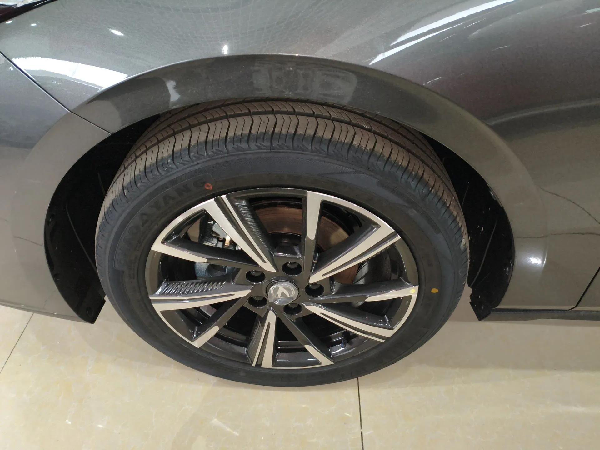 CHANGAN Eado 2025 Blue Whale 1.5T 500Bar Prestige Model — миниатюра 3