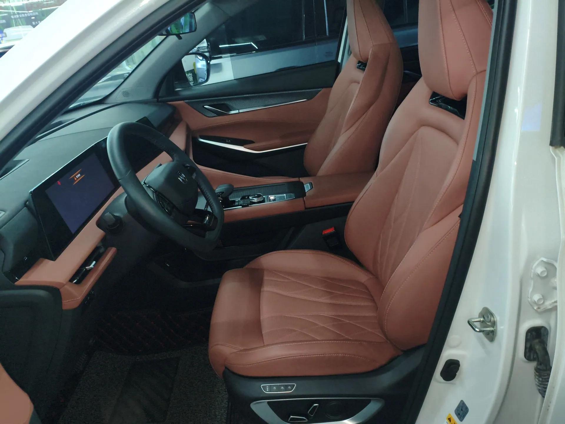 CHANGAN CS75 PLUS 2024 3rd Generation Champion Edition 2.0T Intelligent Drive Performance Model — миниатюра 18