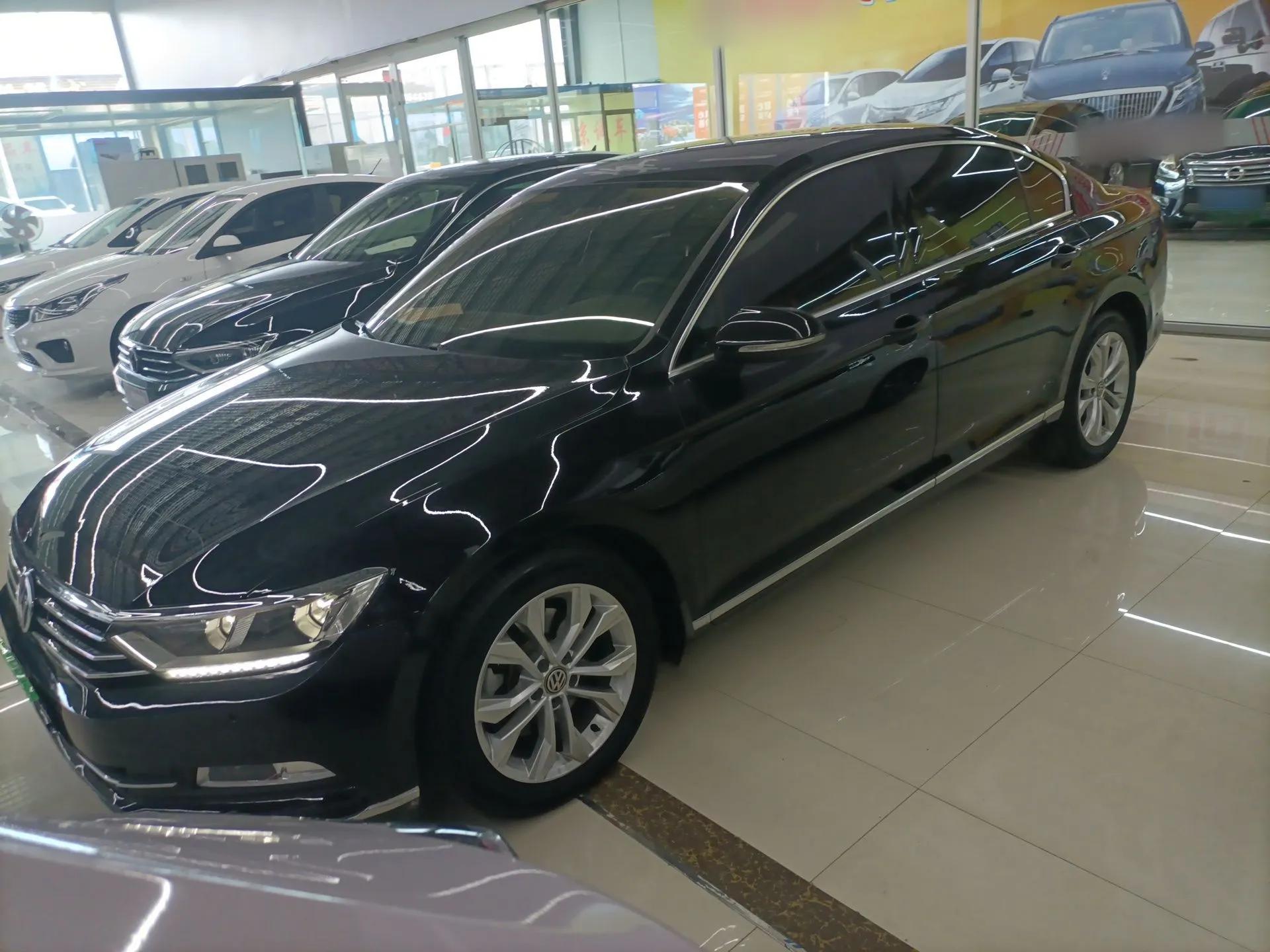 Volkswagen Magotan 2018 Facelift 330TSI DSG Luxury Model — миниатюра 1