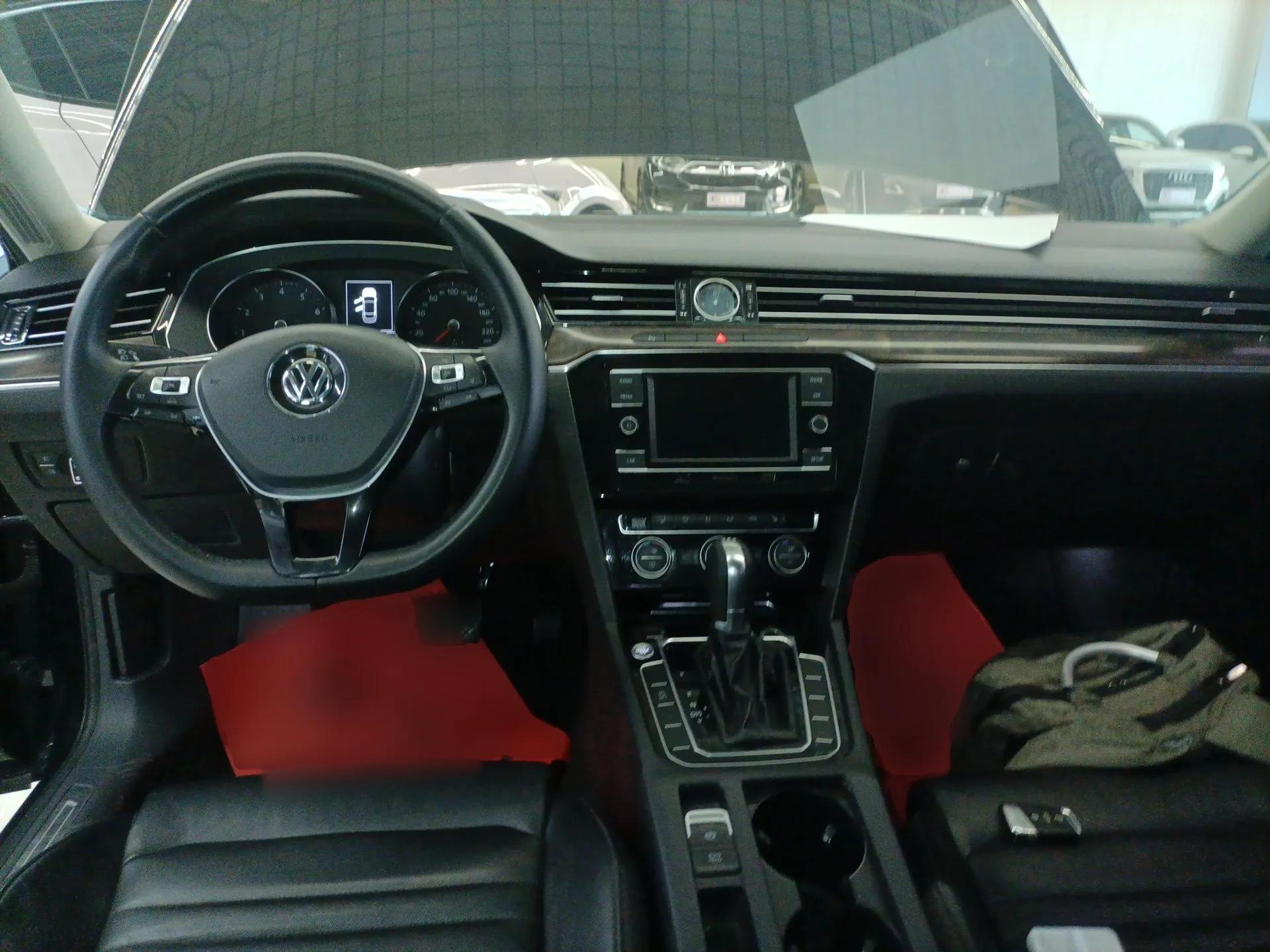Volkswagen Magotan 2018 Facelift 330TSI DSG Luxury Model — миниатюра 13