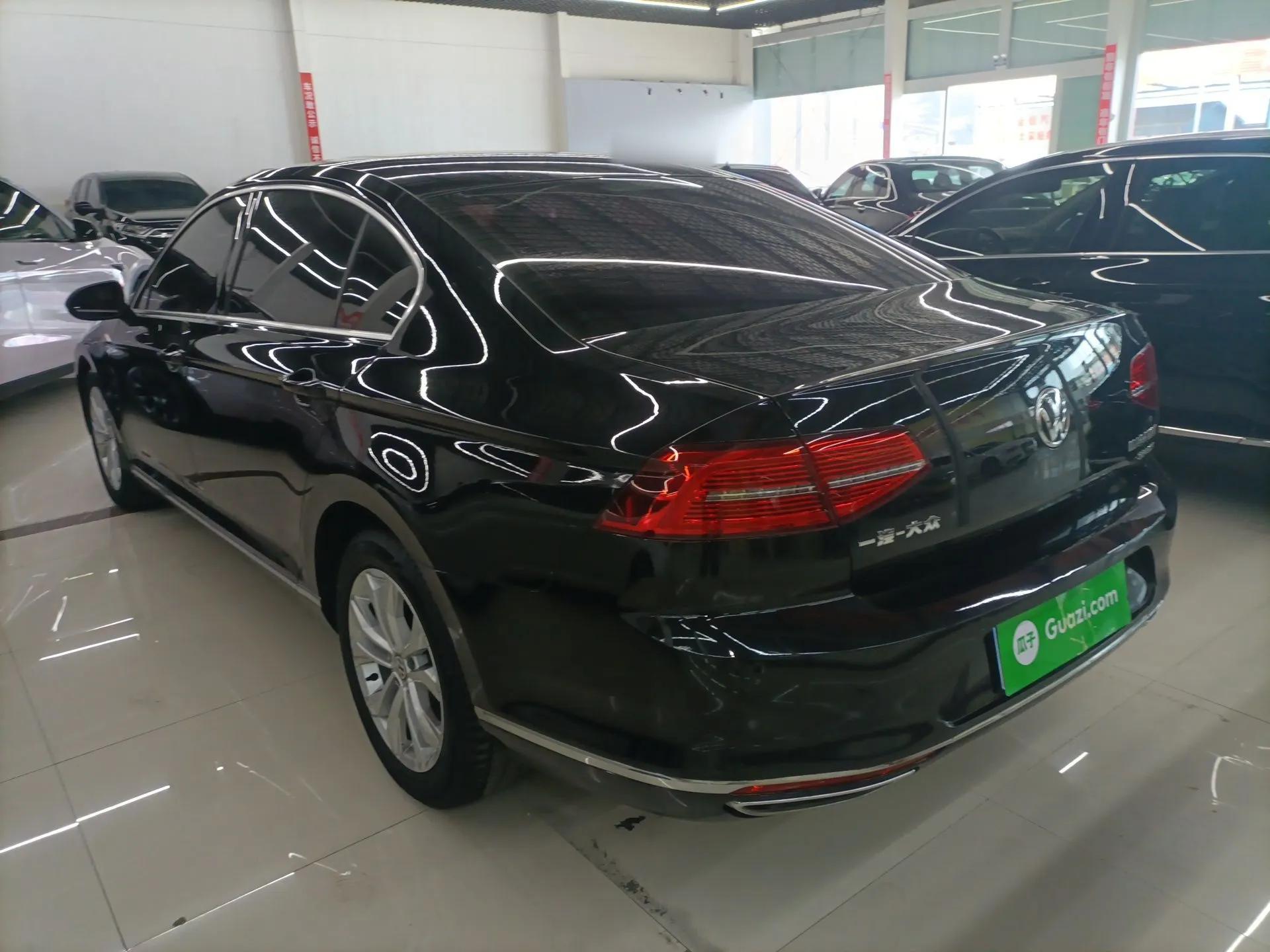 Volkswagen Magotan 2018 Facelift 330TSI DSG Luxury Model — миниатюра 4