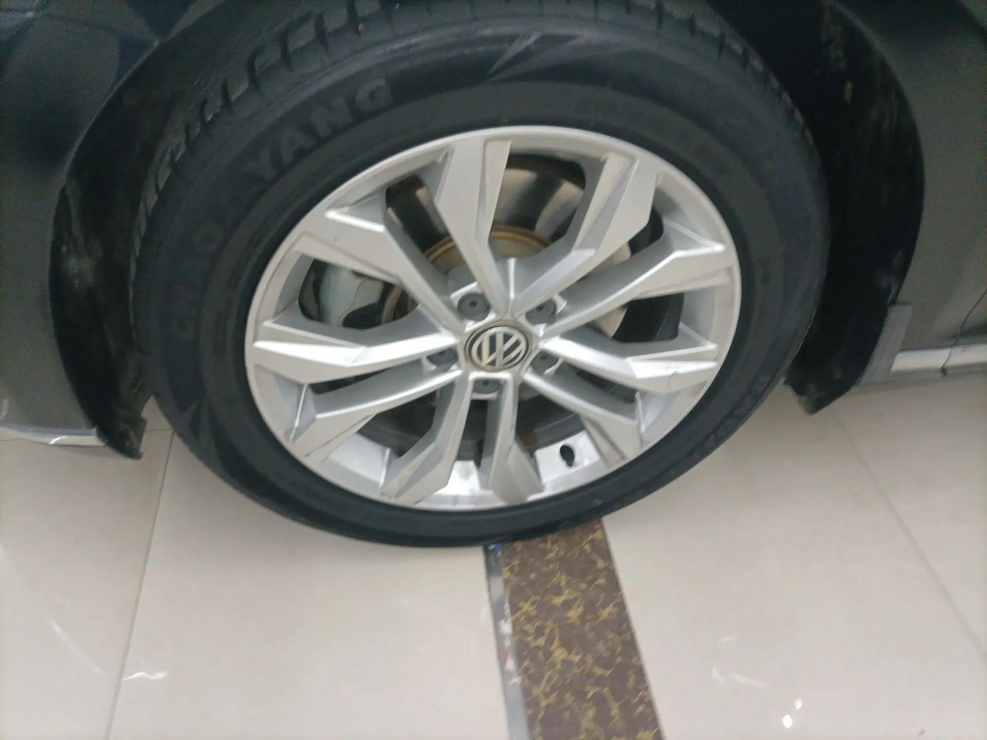 Volkswagen Magotan 2018 Facelift 330TSI DSG Luxury Model — миниатюра 8