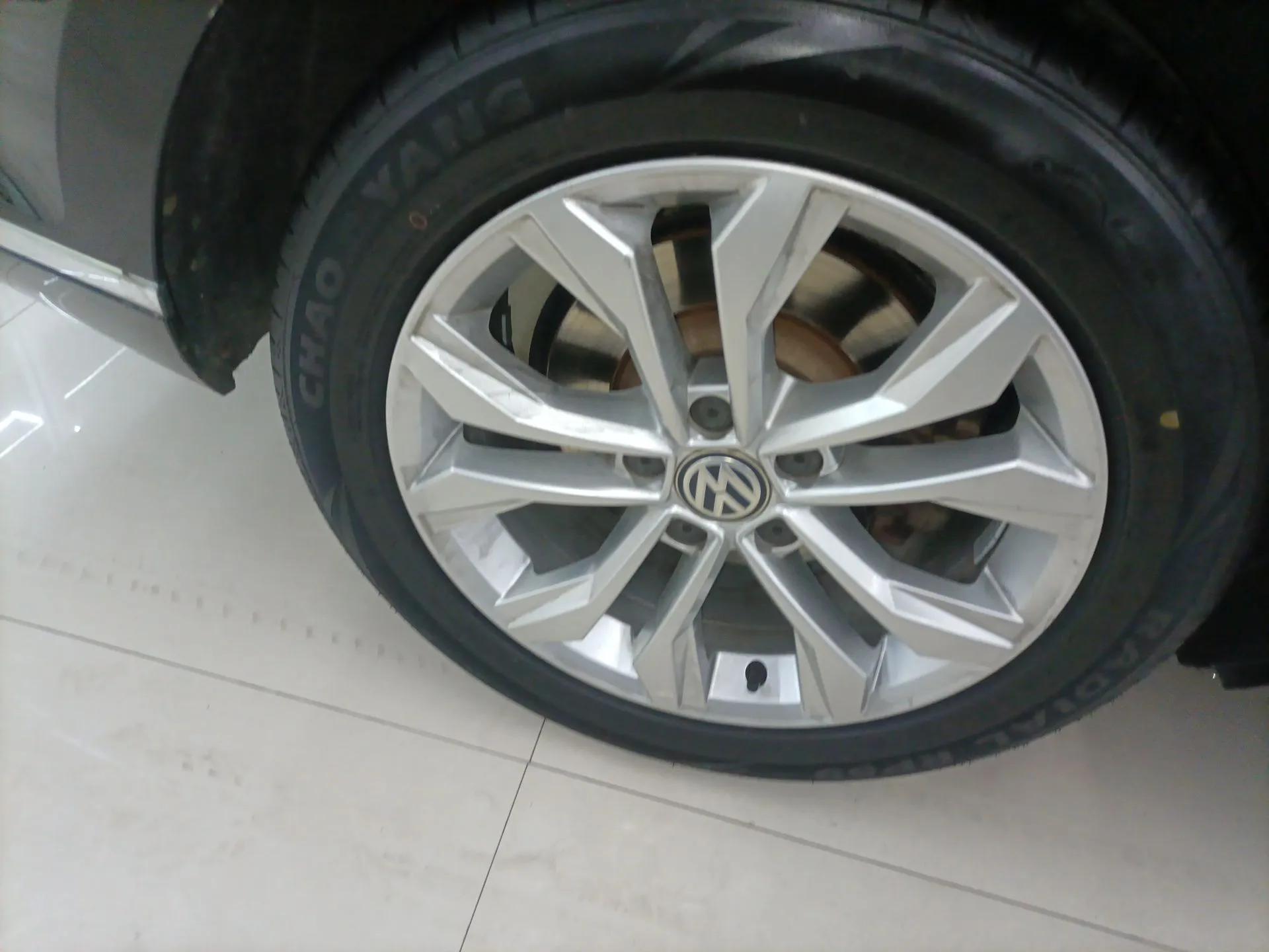 Volkswagen Magotan 2018 Facelift 330TSI DSG Luxury Model — миниатюра 10