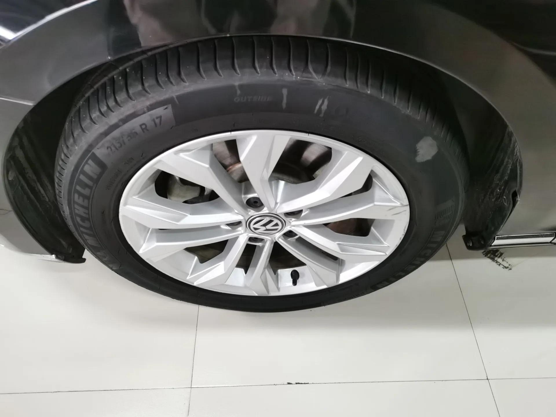 Volkswagen Magotan 2017 330TSI DSG Luxury Model — миниатюра 8