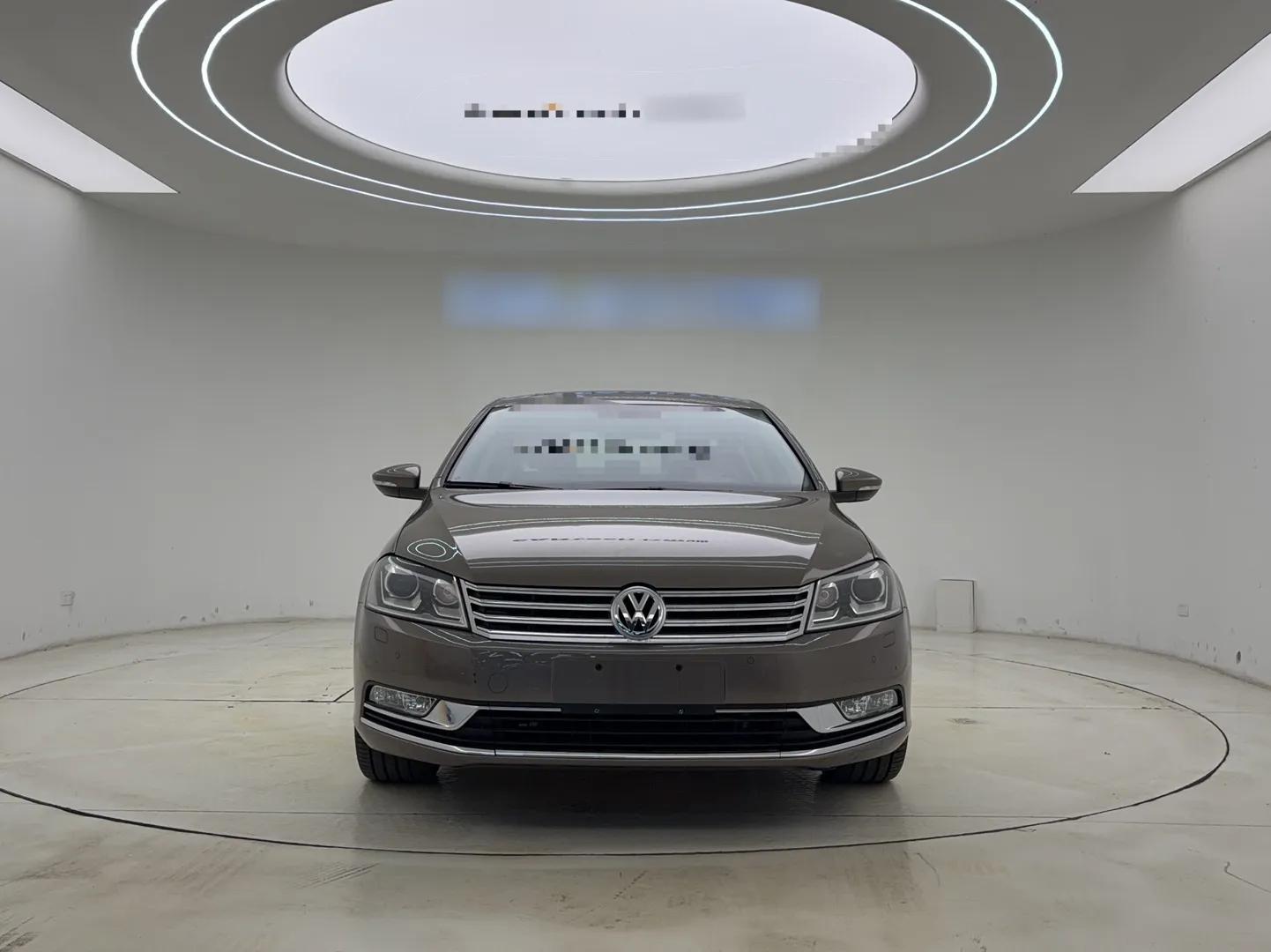 Volkswagen Magotan 2016 2.0 TSI Luxury Comfort Version — миниатюра 2