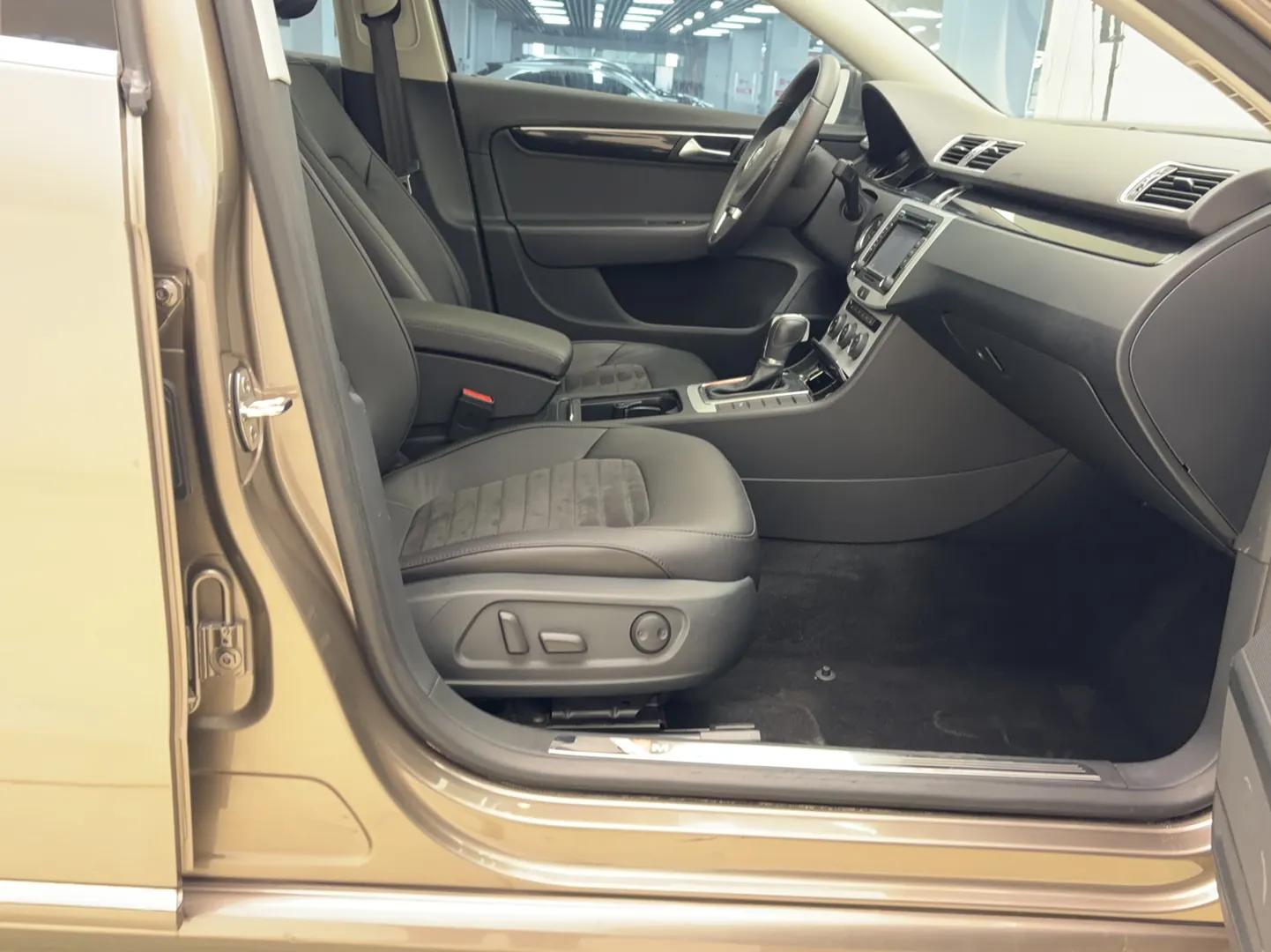 Volkswagen Magotan 2016 2.0 TSI Luxury Comfort Version — миниатюра 11