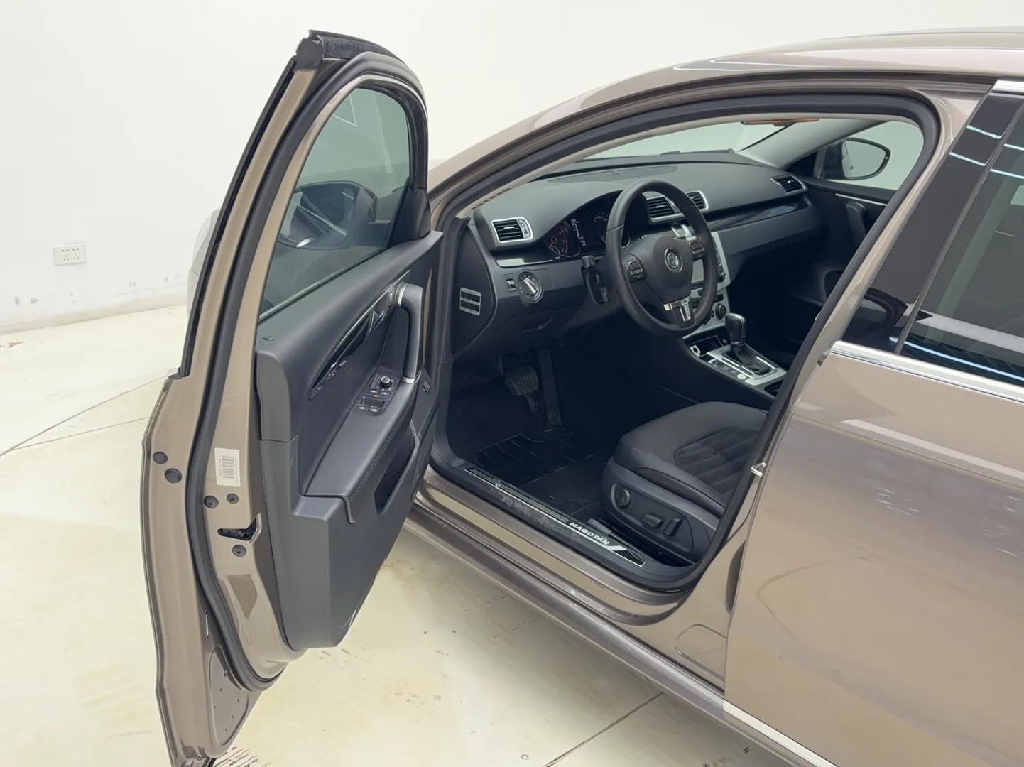 Volkswagen Magotan 2016 2.0 TSI Luxury Comfort Version — миниатюра 14