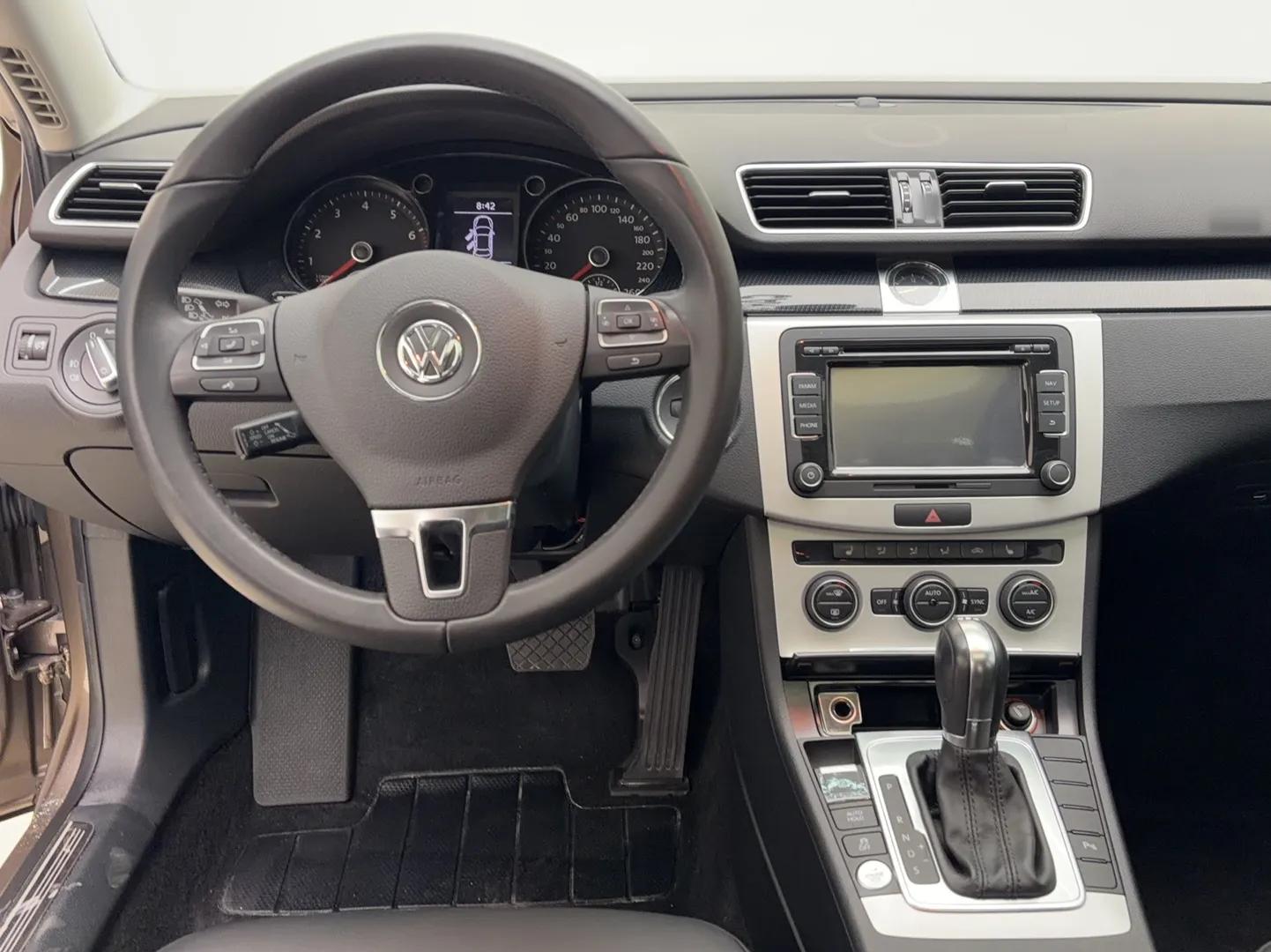 Volkswagen Magotan 2016 2.0 TSI Luxury Comfort Version — миниатюра 17