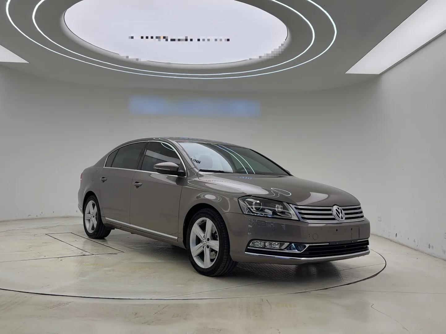 Volkswagen Magotan 2016 2.0 TSI Luxury Comfort Version — миниатюра 3