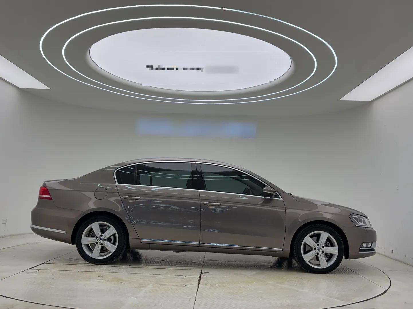 Volkswagen Magotan 2016 2.0 TSI Luxury Comfort Version — миниатюра 4