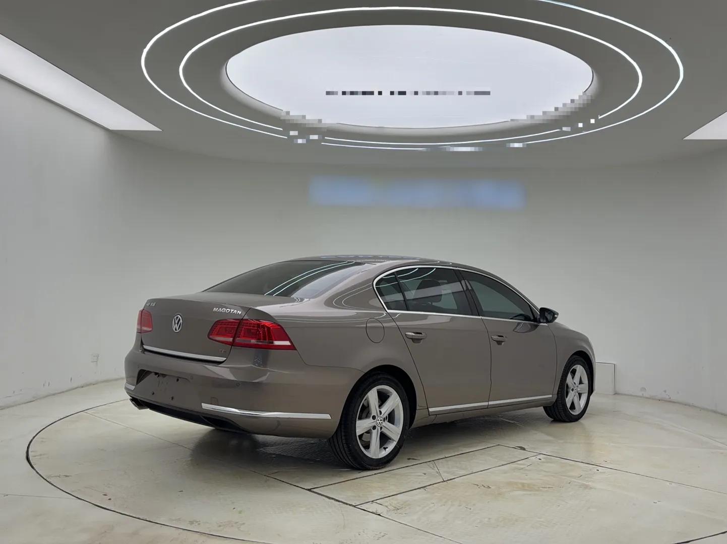 Volkswagen Magotan 2016 2.0 TSI Luxury Comfort Version — миниатюра 5