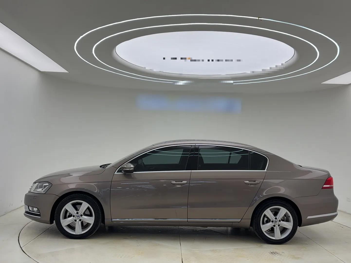 Volkswagen Magotan 2016 2.0 TSI Luxury Comfort Version — миниатюра 8