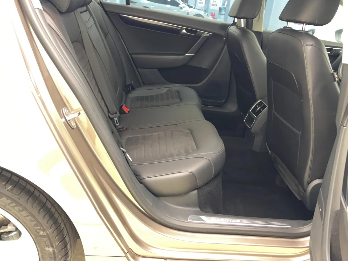 Volkswagen Magotan 2016 2.0 TSI Luxury Comfort Version — миниатюра 10