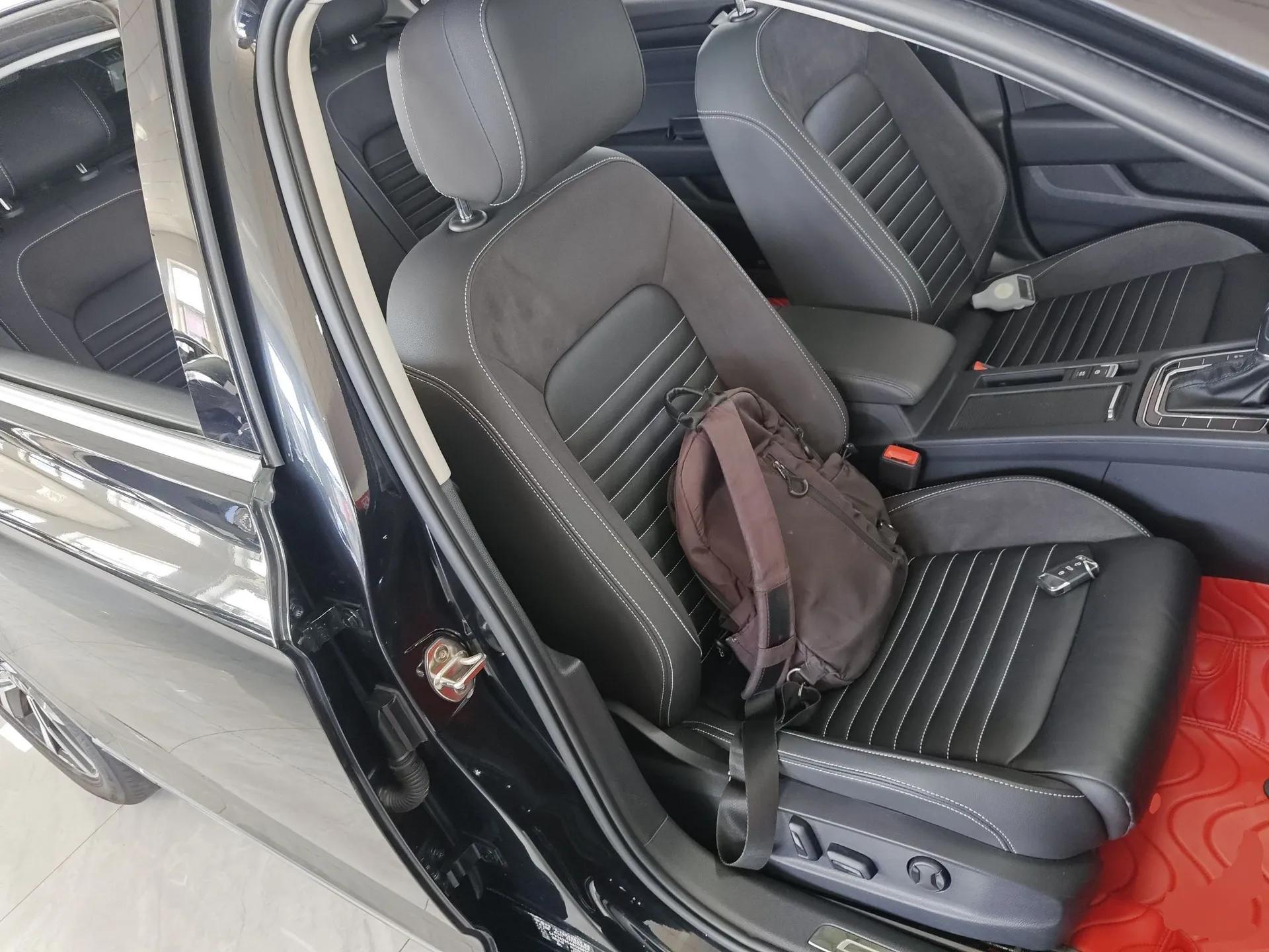 Volkswagen Magotan 2020 330TSI DSG Luxury Edition — миниатюра 23