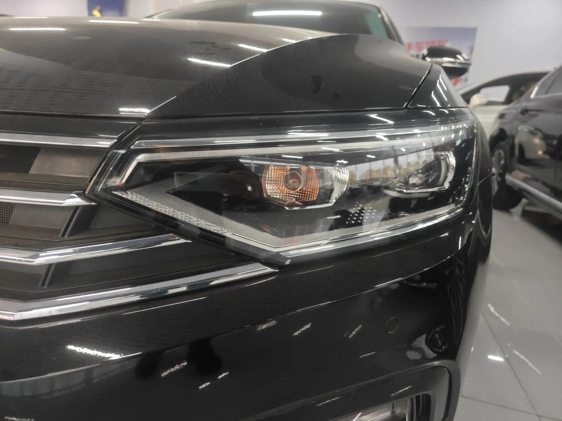 Volkswagen Magotan 2020 330TSI DSG Leading Model — миниатюра 9